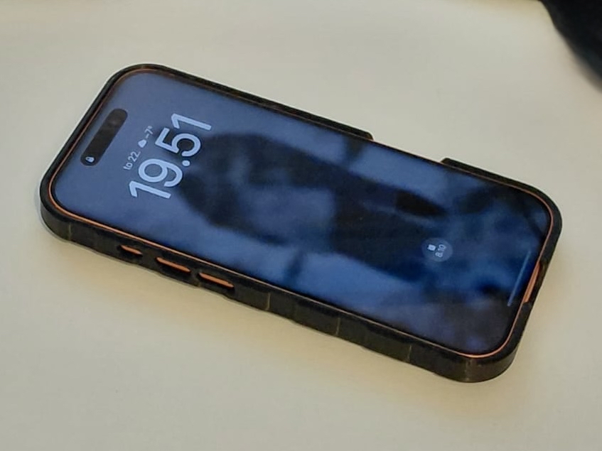 Miniatura 2 do modelo 3D iPhone 17 pro case with flat back!