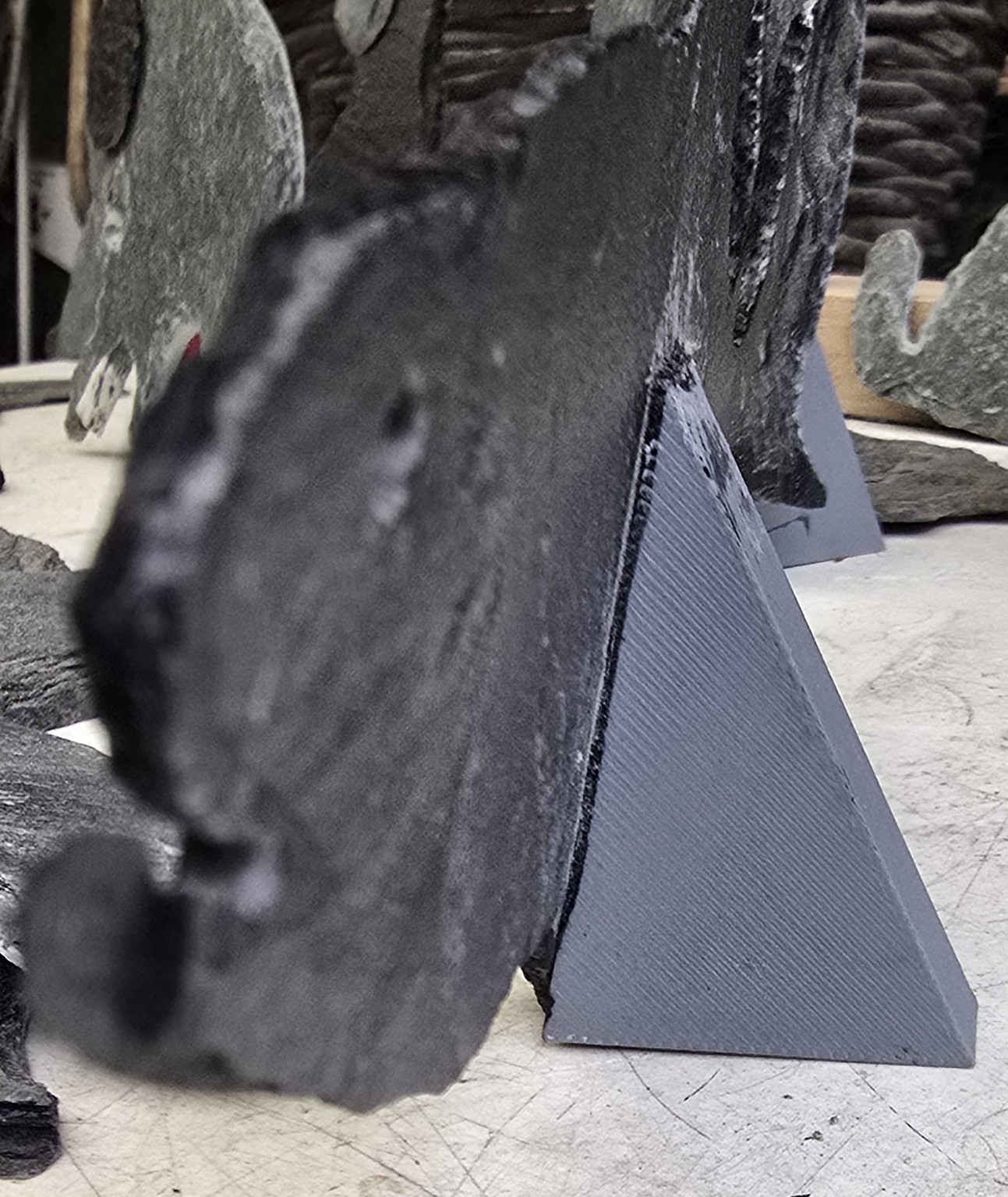 Wedge stand for hand crafted things
