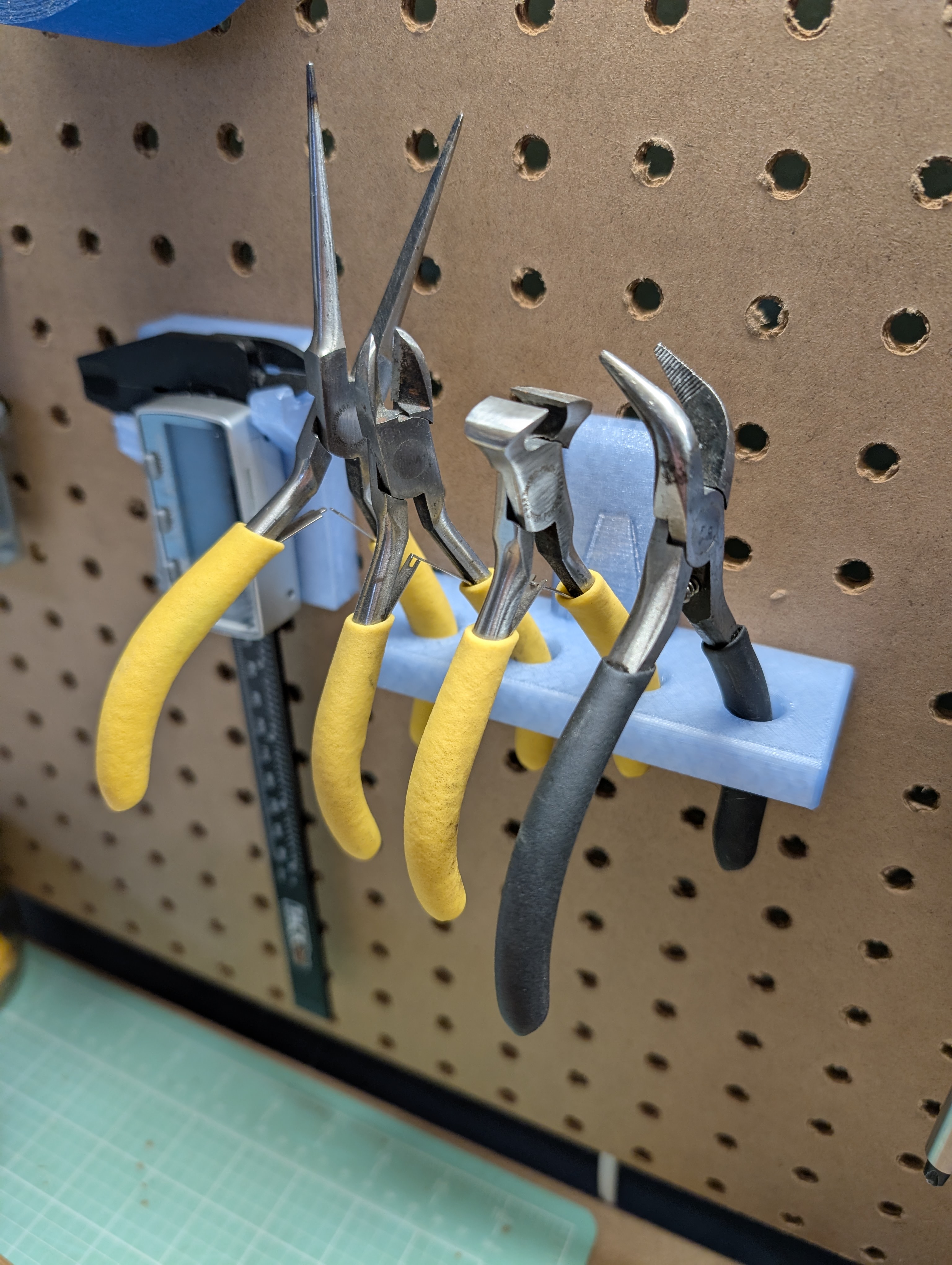 Sy's Peglock - Mini Pliers Holder 3D model thumbnail
