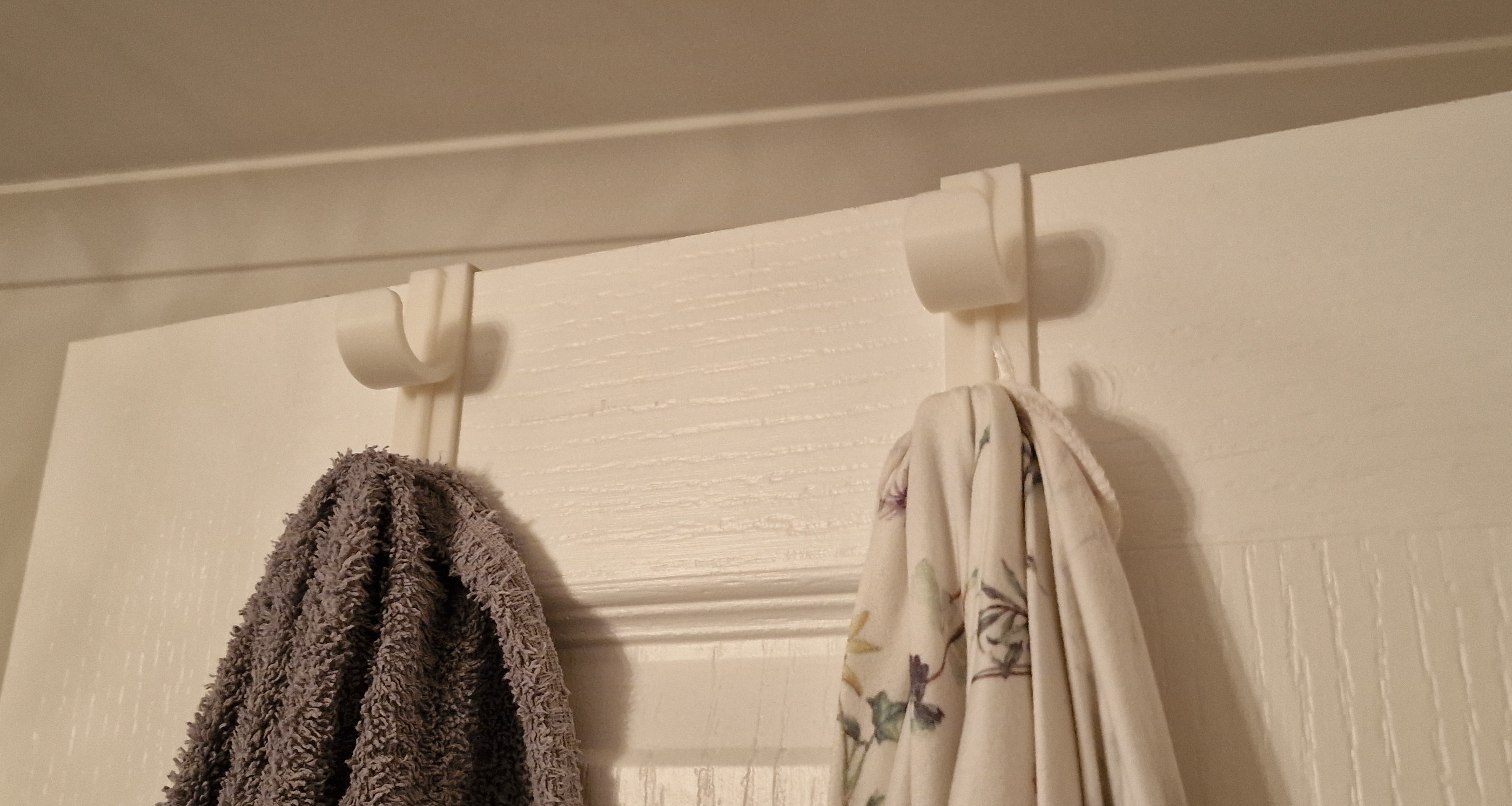 Over-door hooks to fit 35mm doors