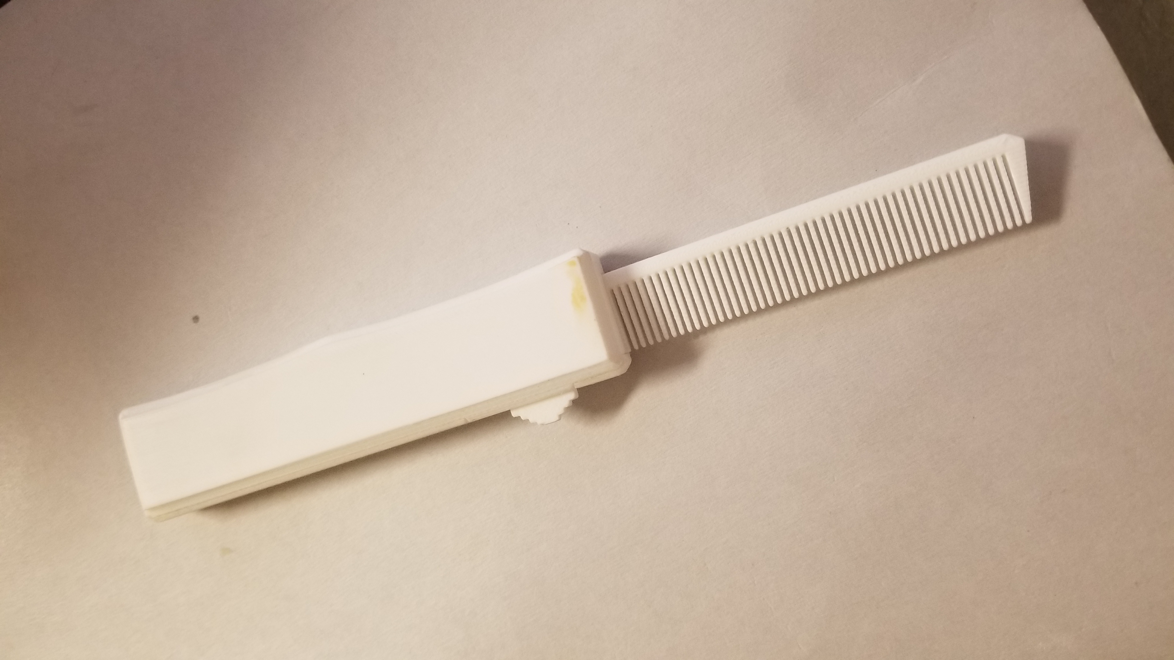 Switchblade comb for OTF knife