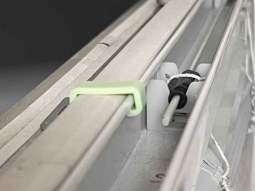Jalousie Door/Window Clip