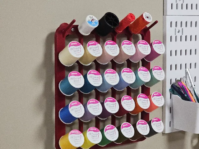 Wall mounted sewing thread storage rack