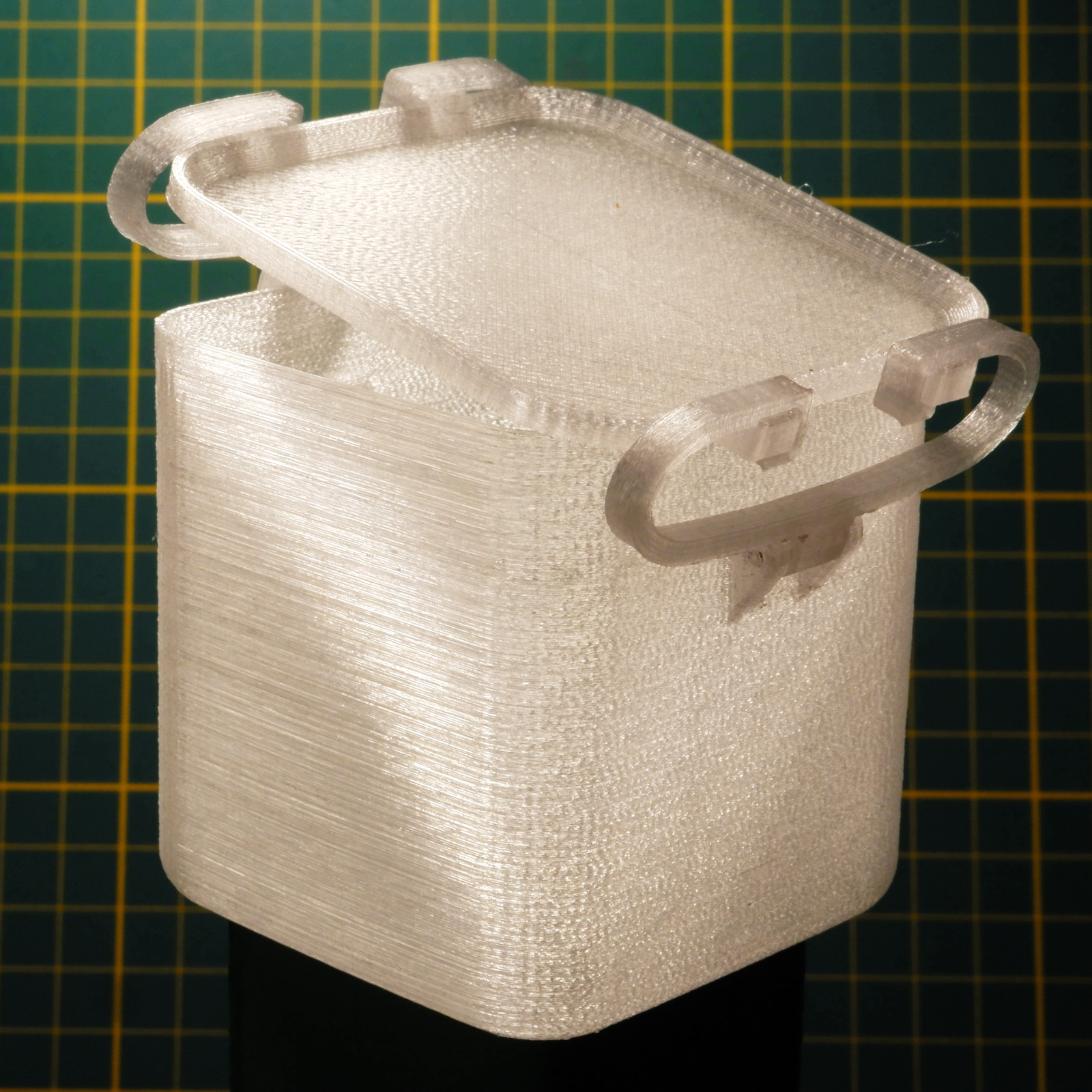 Overcomplicated stackable box [wip]