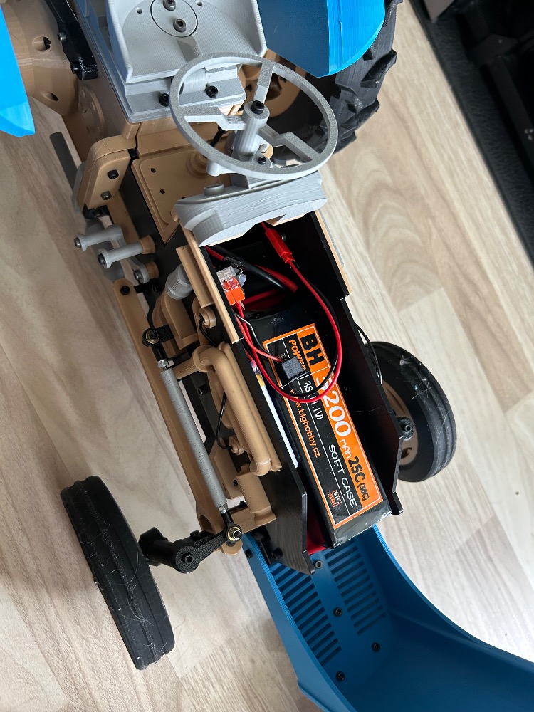 Battery box for Openrc tractor XL