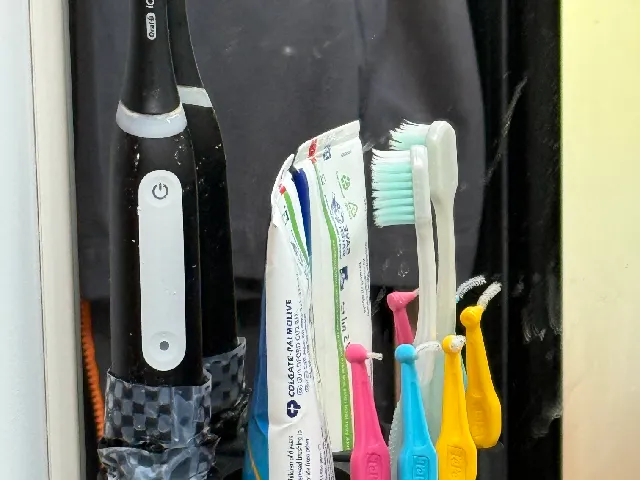 Toothbrush holder