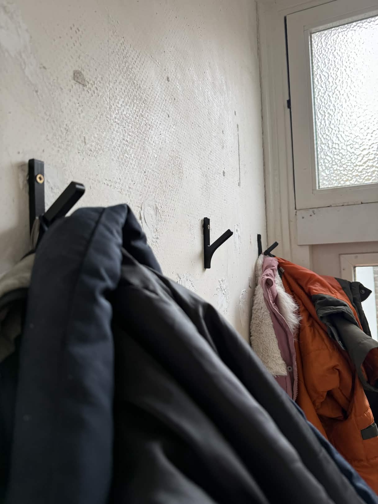 Simple coat/jacket hanger with screwhole