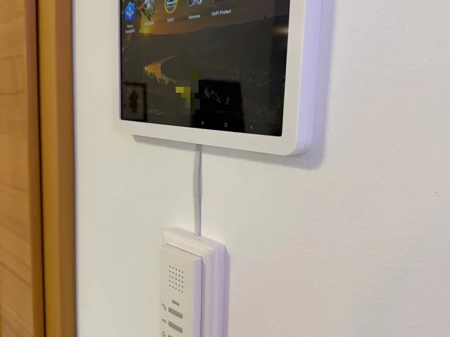 Gira Türstation Erhöhung / Door Station Raiser 7mm with and without cable entry
