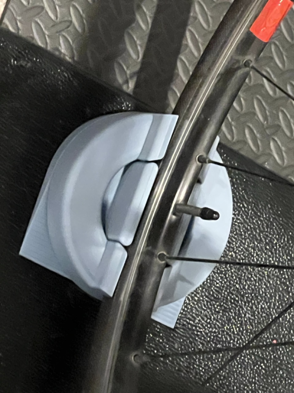 Rotating front tire riser for stationary trainer
