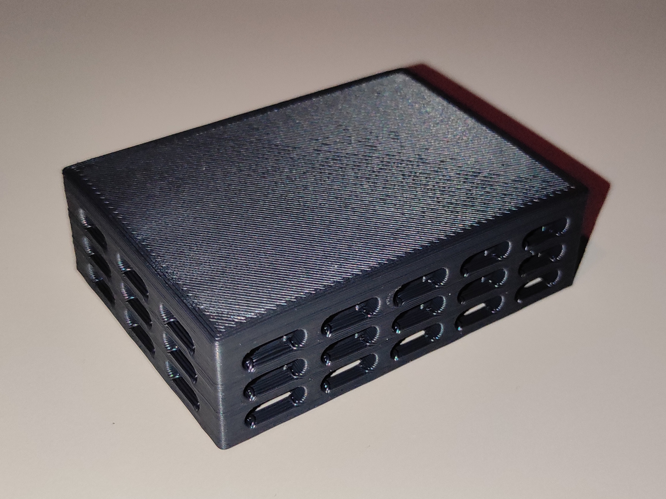 60×40 mm Fence Post Cap with M4 Mounting Grid – Support-Free 3D model