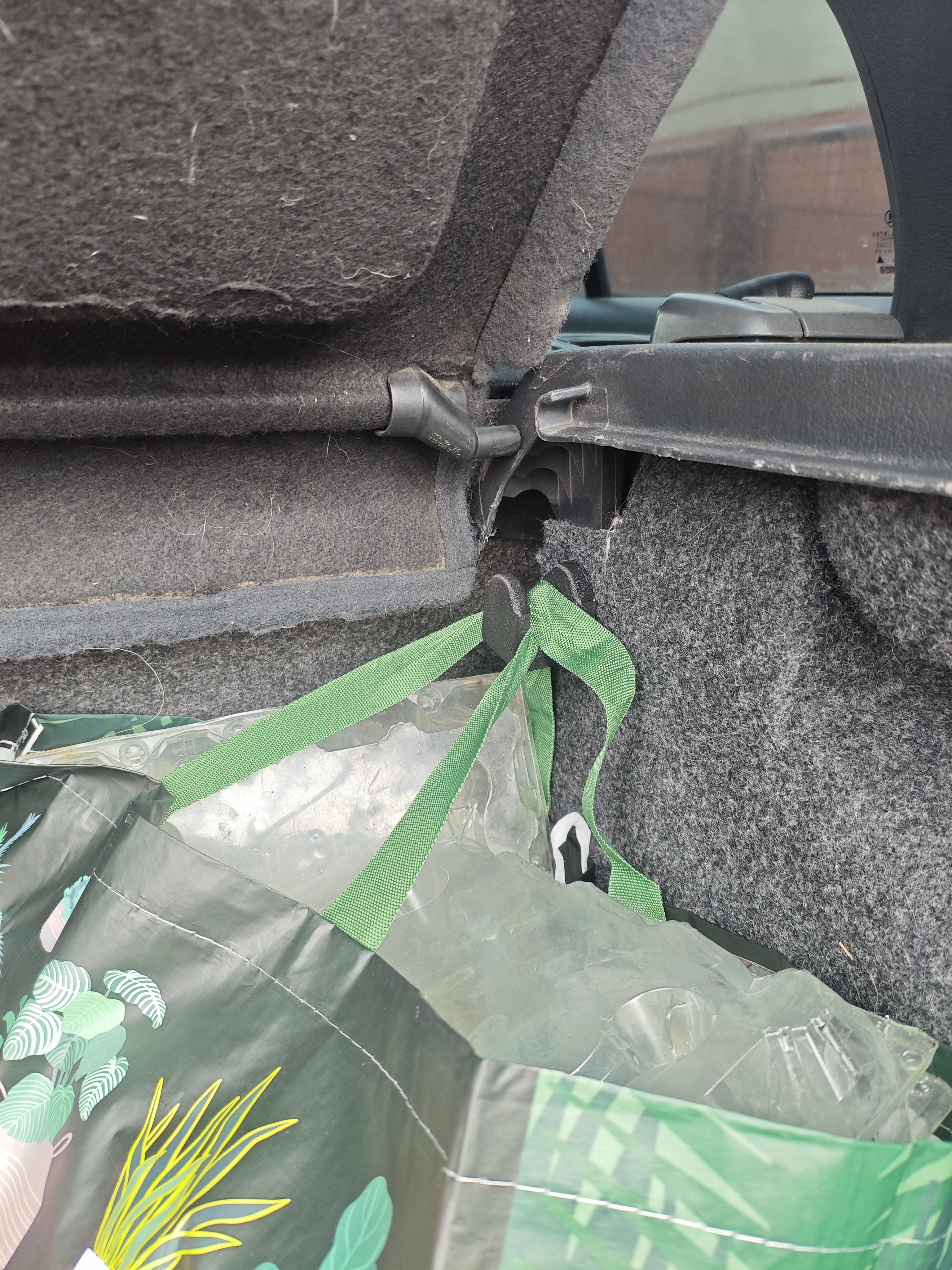 Octavia 1 boot compartment bag holder hook