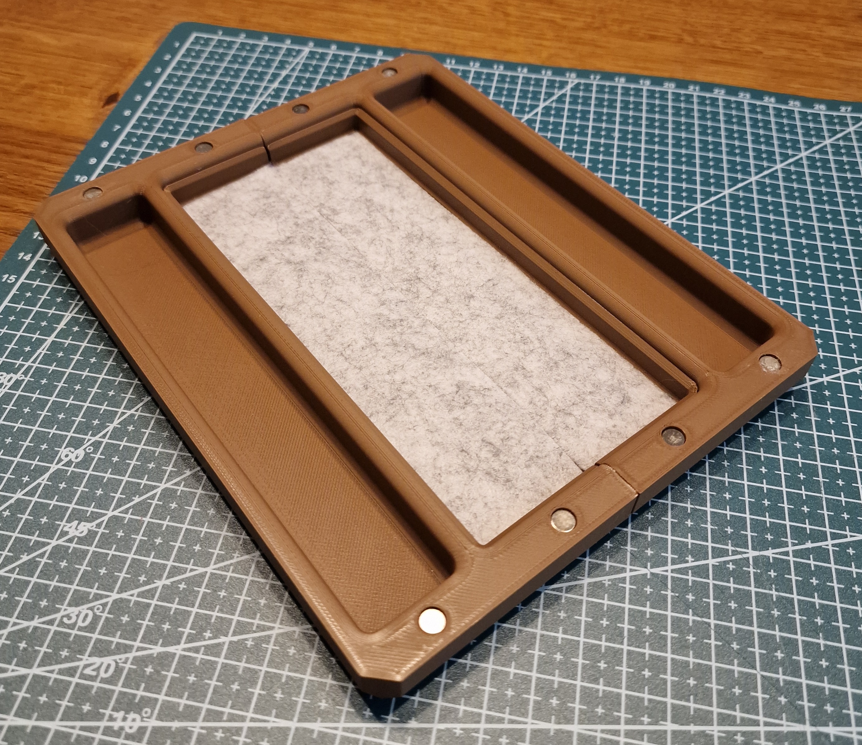 Edges for the dice zone