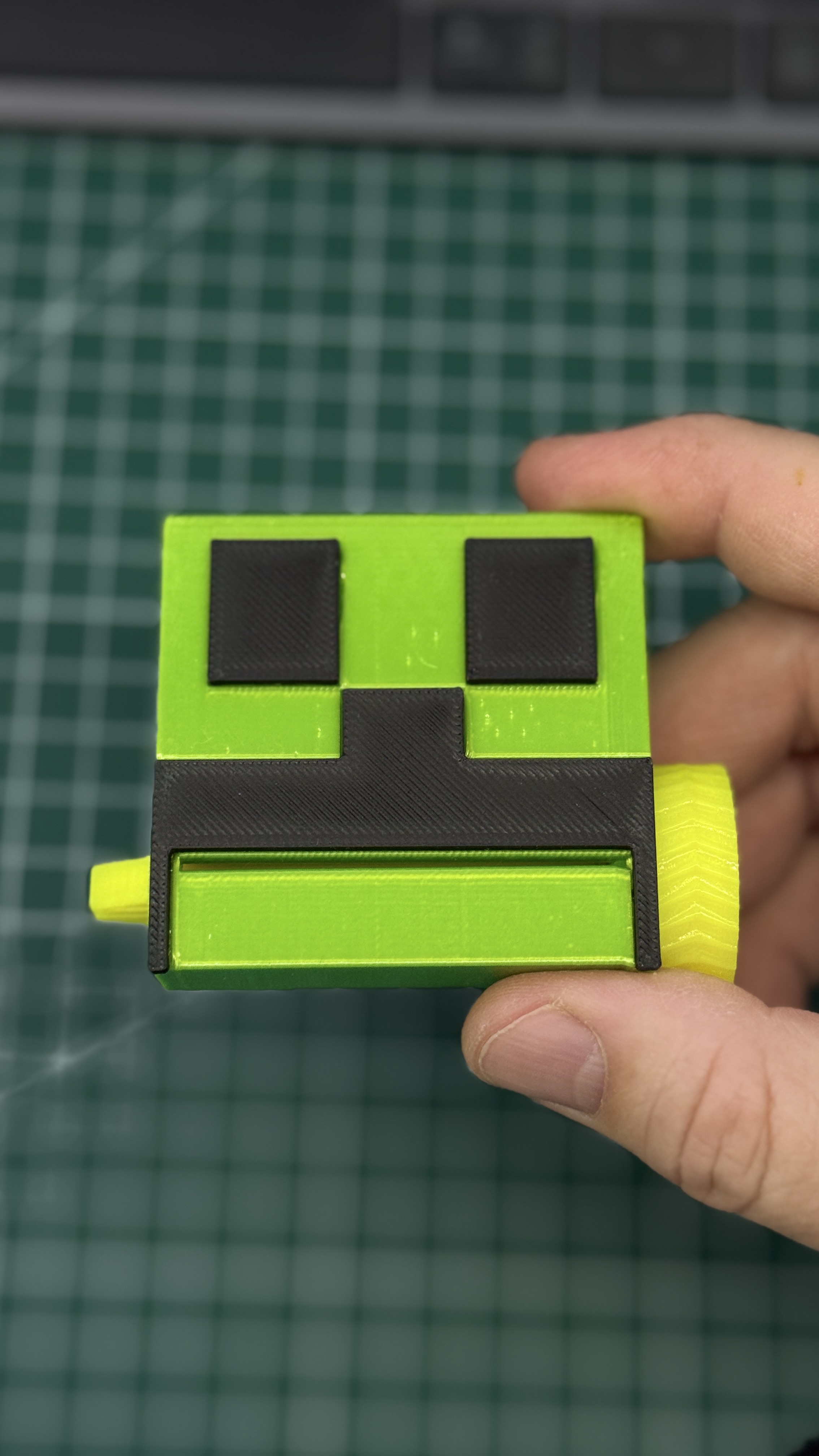 Miniatura 4 do modelo 3D Minecraft Creeper Toothpaste Squeezer