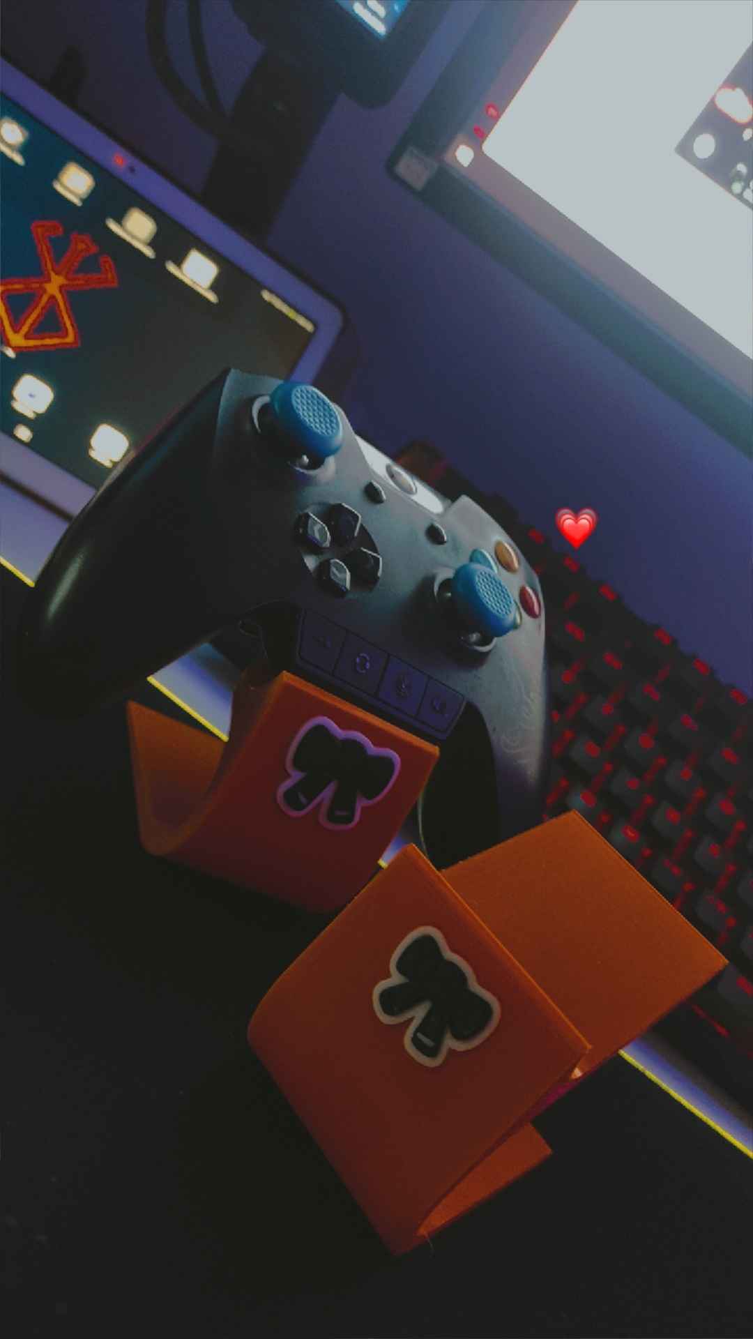 FindingANest themed gamepad stand