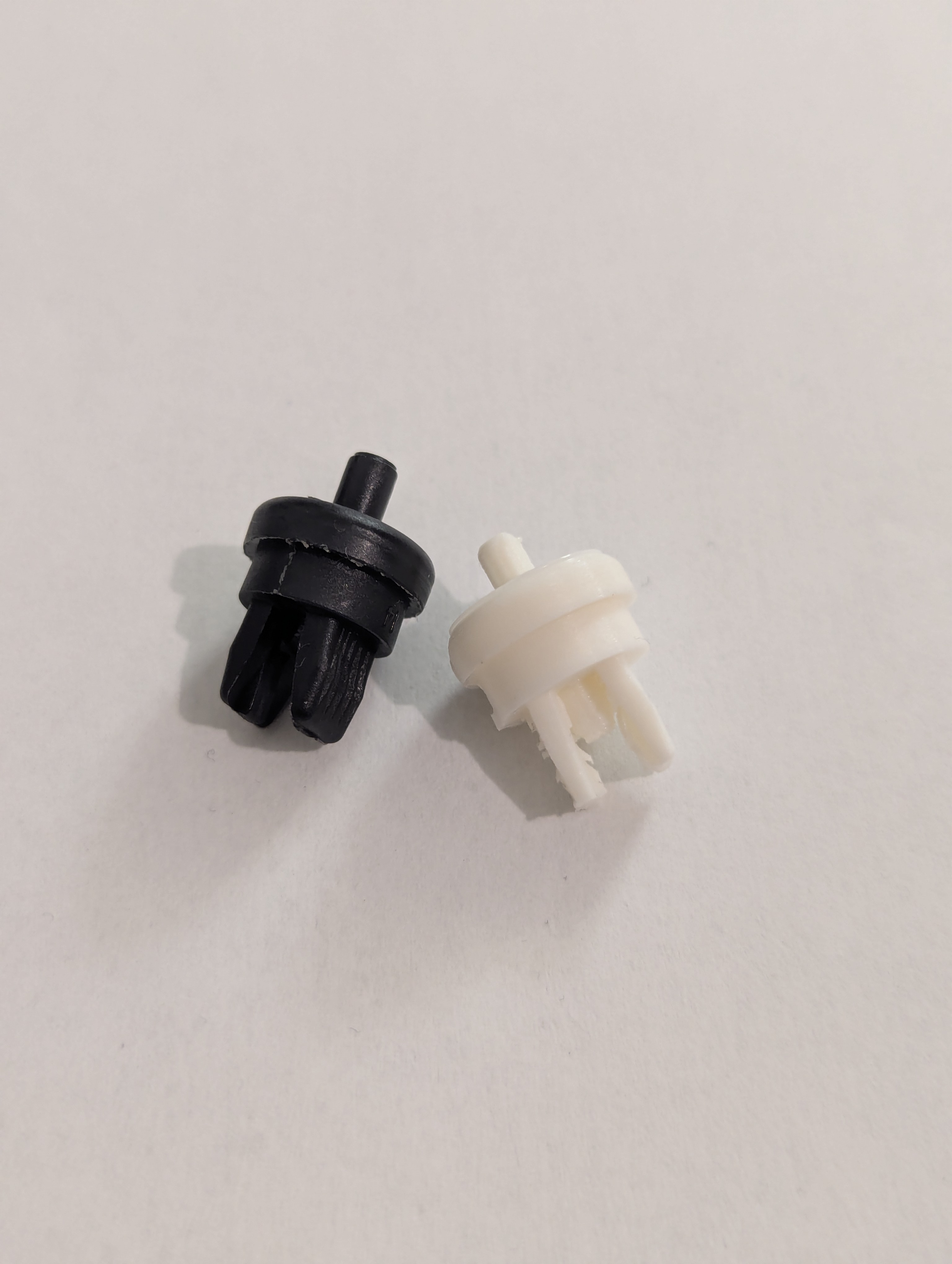 Rear parcel shelf cord/strap mounting, for Nissan Note and other compatible cars