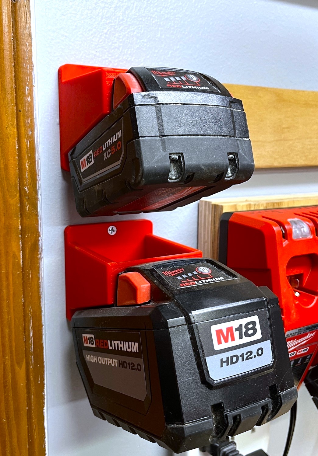 M18 Horizontal Battery Holder, non-locking!