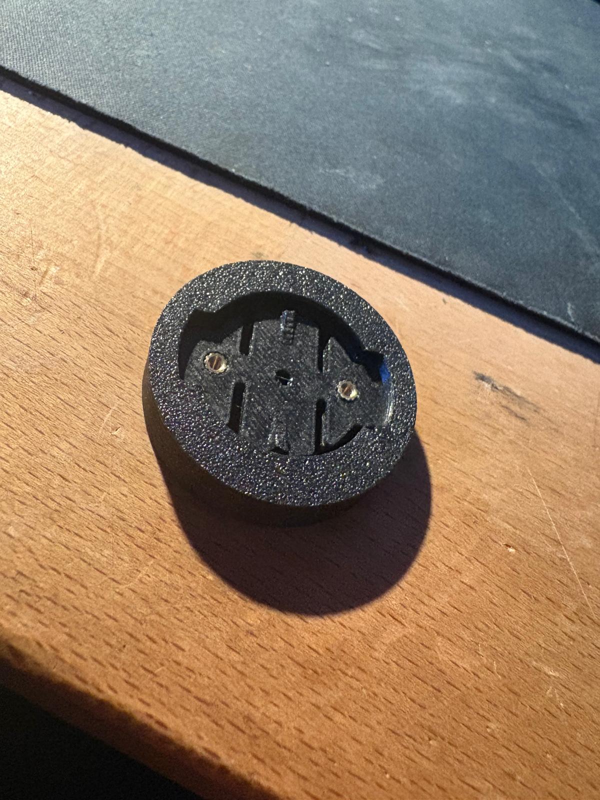 Wahoo mount with added heat insert holes 3D model