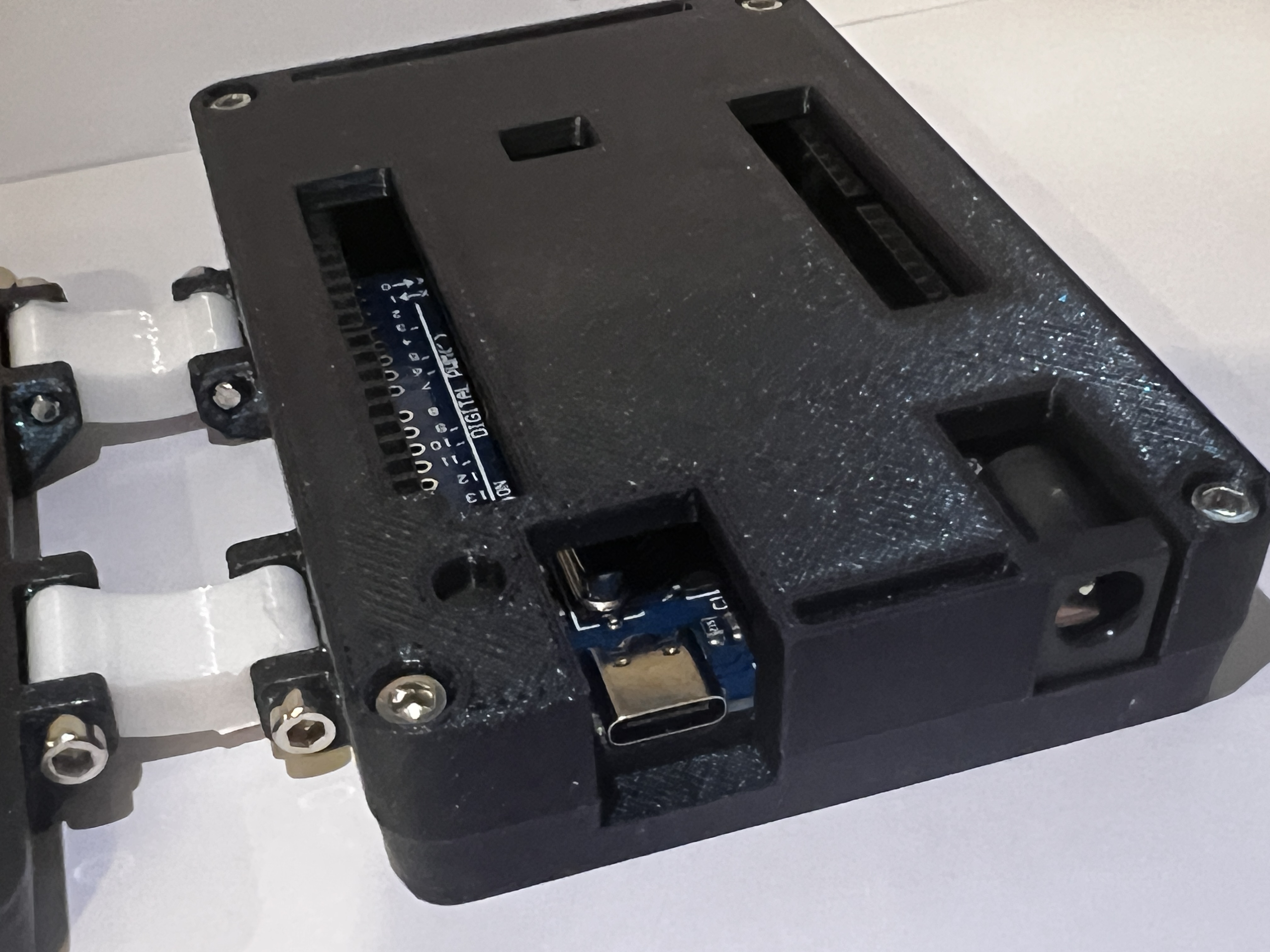 Arduino Uno Case (USB-C & Heat-Insert Mod)