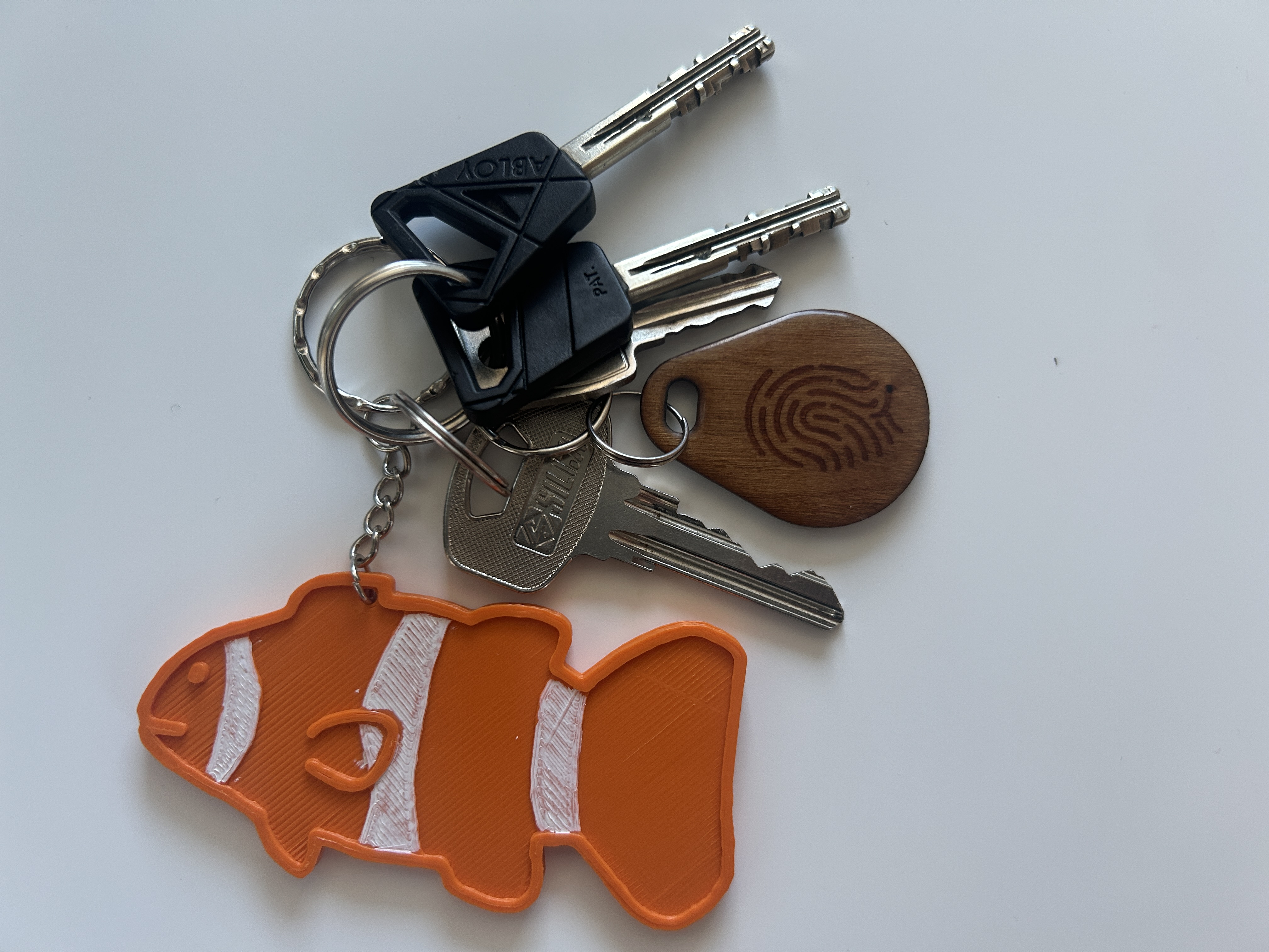 Minimalist Clownfish Keychain – Hand-Drawn Style