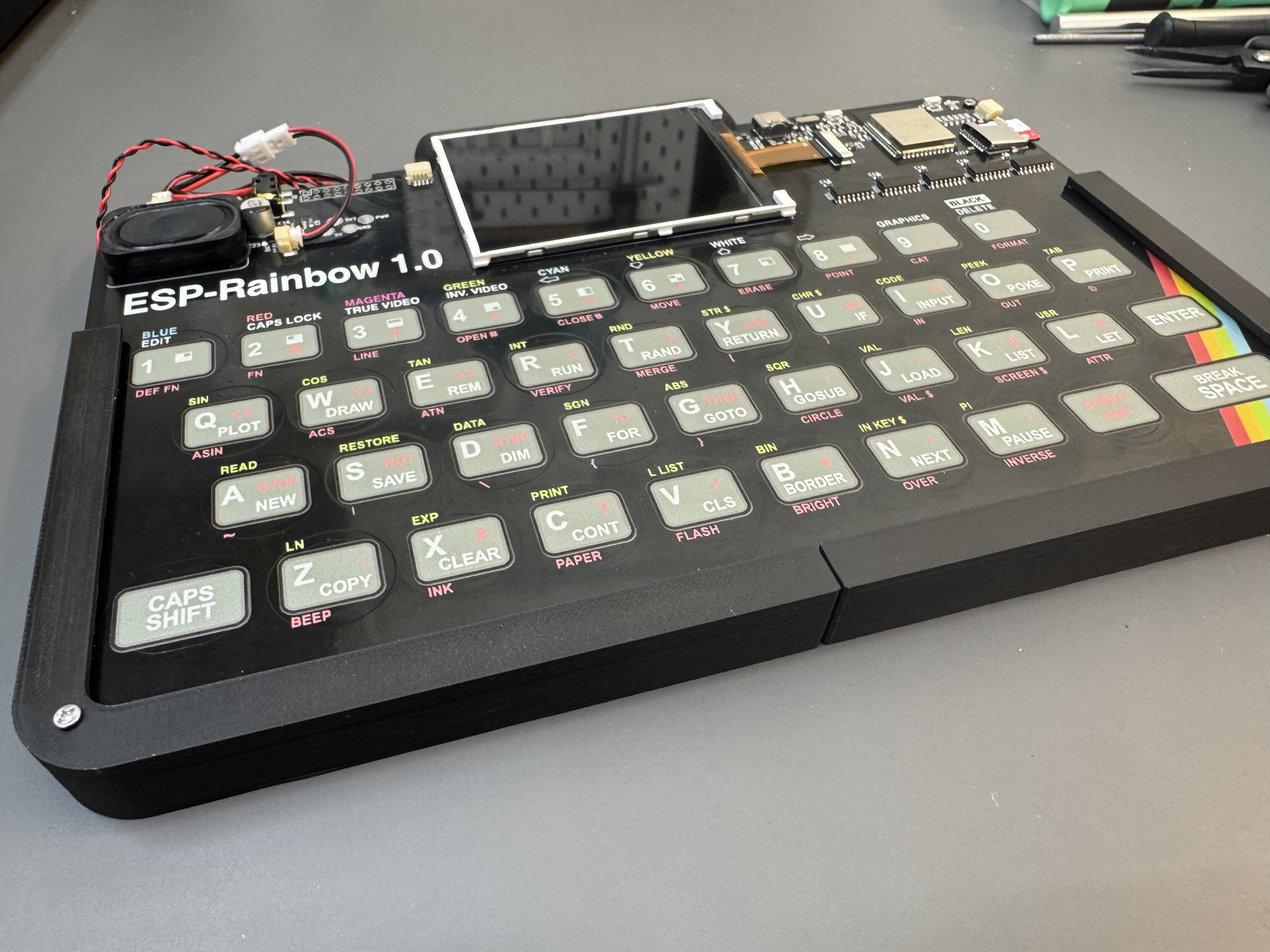Miniatura 4 do modelo 3D ESP32 Rainbow bumper case