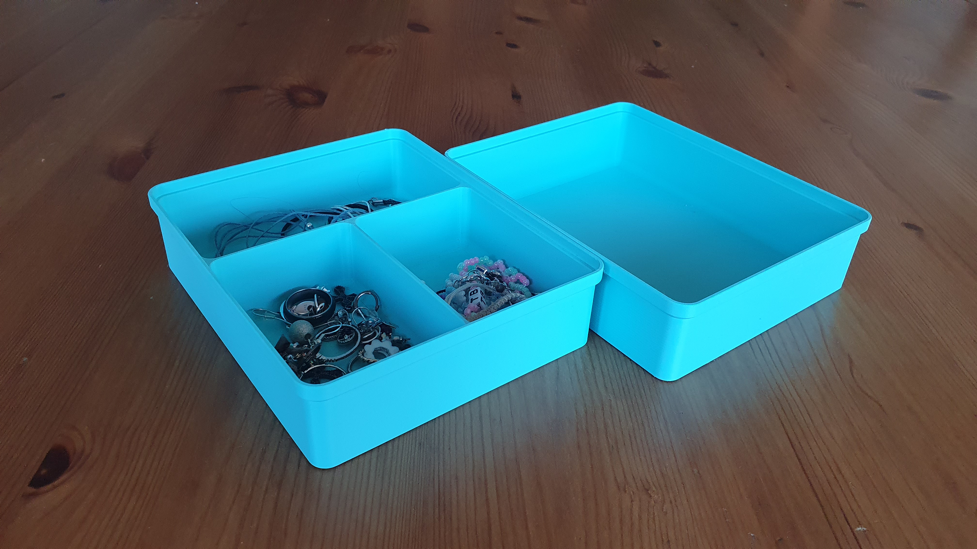 Miniatura 7 do modelo 3D Stackable tray with dividers