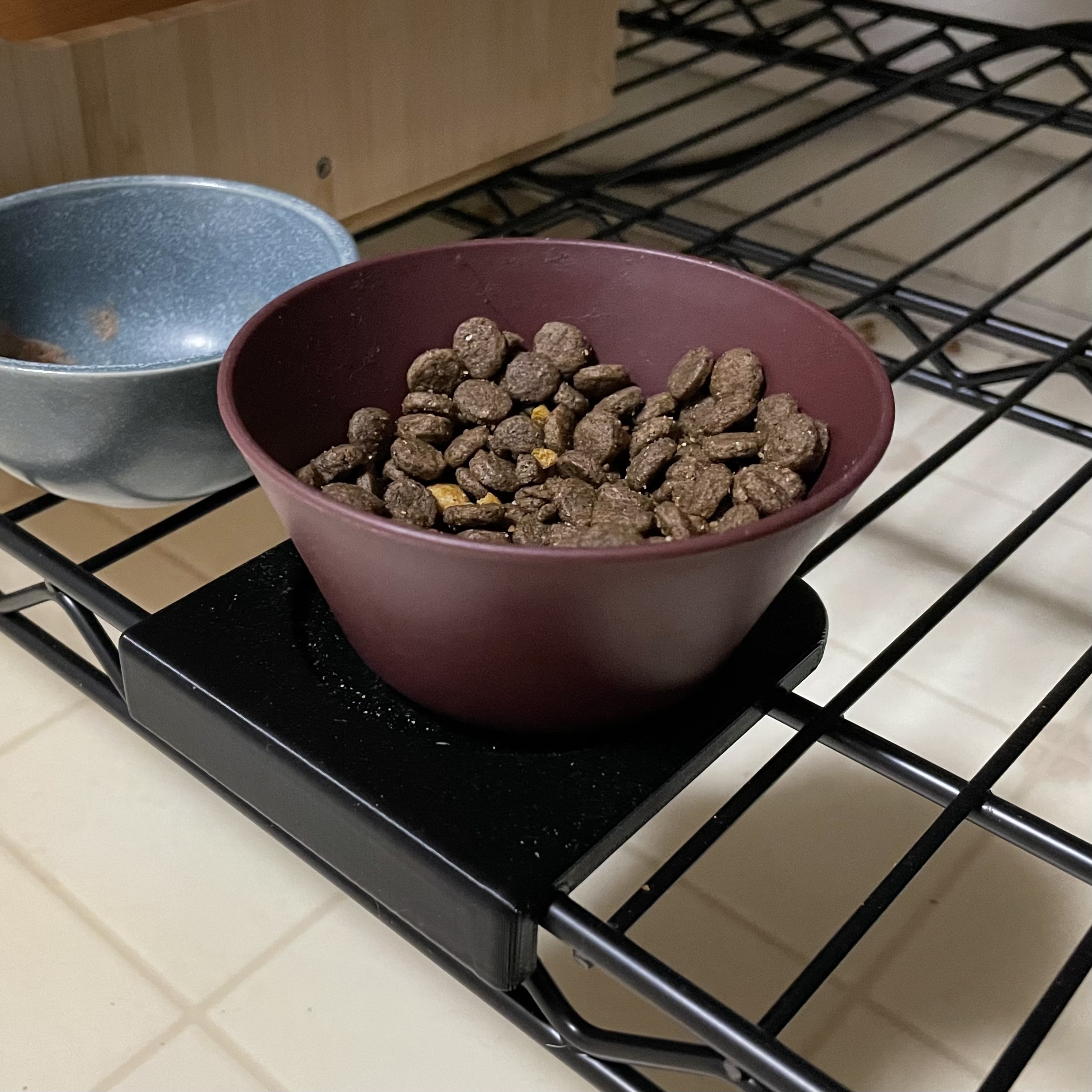 Pet Food Bowl Retainer for Wire Shelving