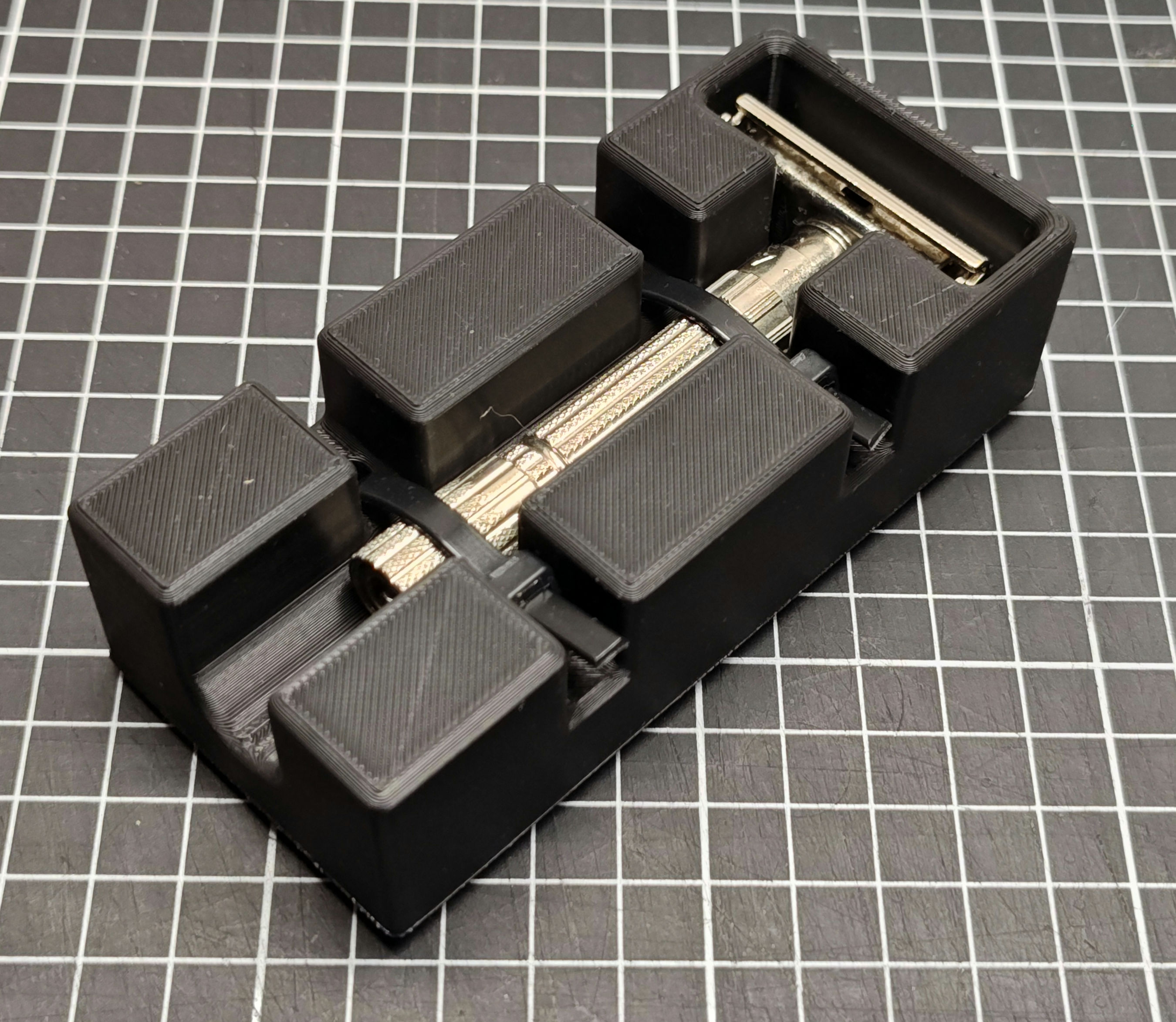 safety razor shipping storage block