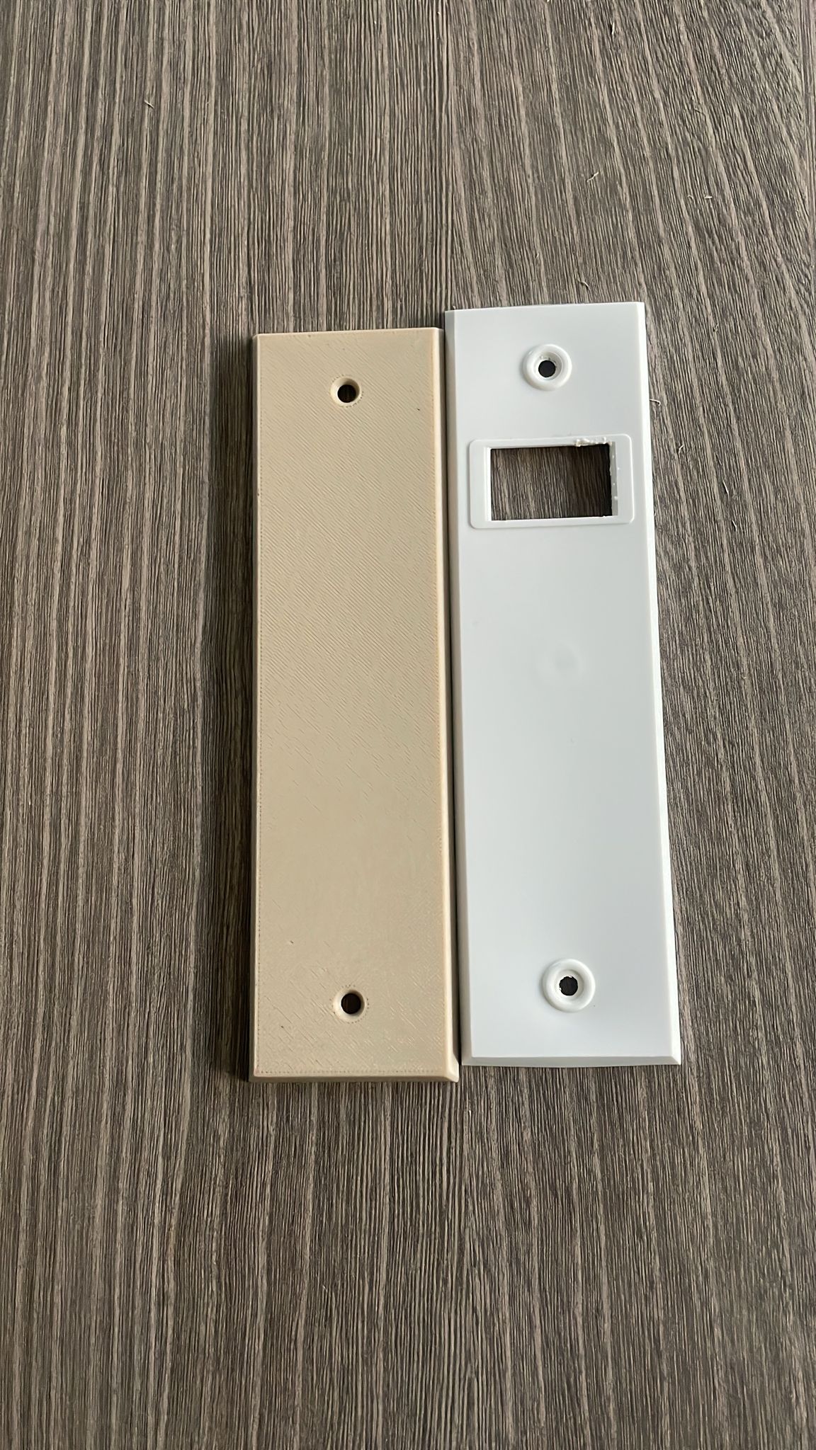 Roller shutter binding plate