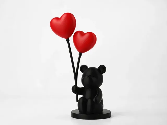 Bear with Heart Balloons Sculpture – Romantic Art