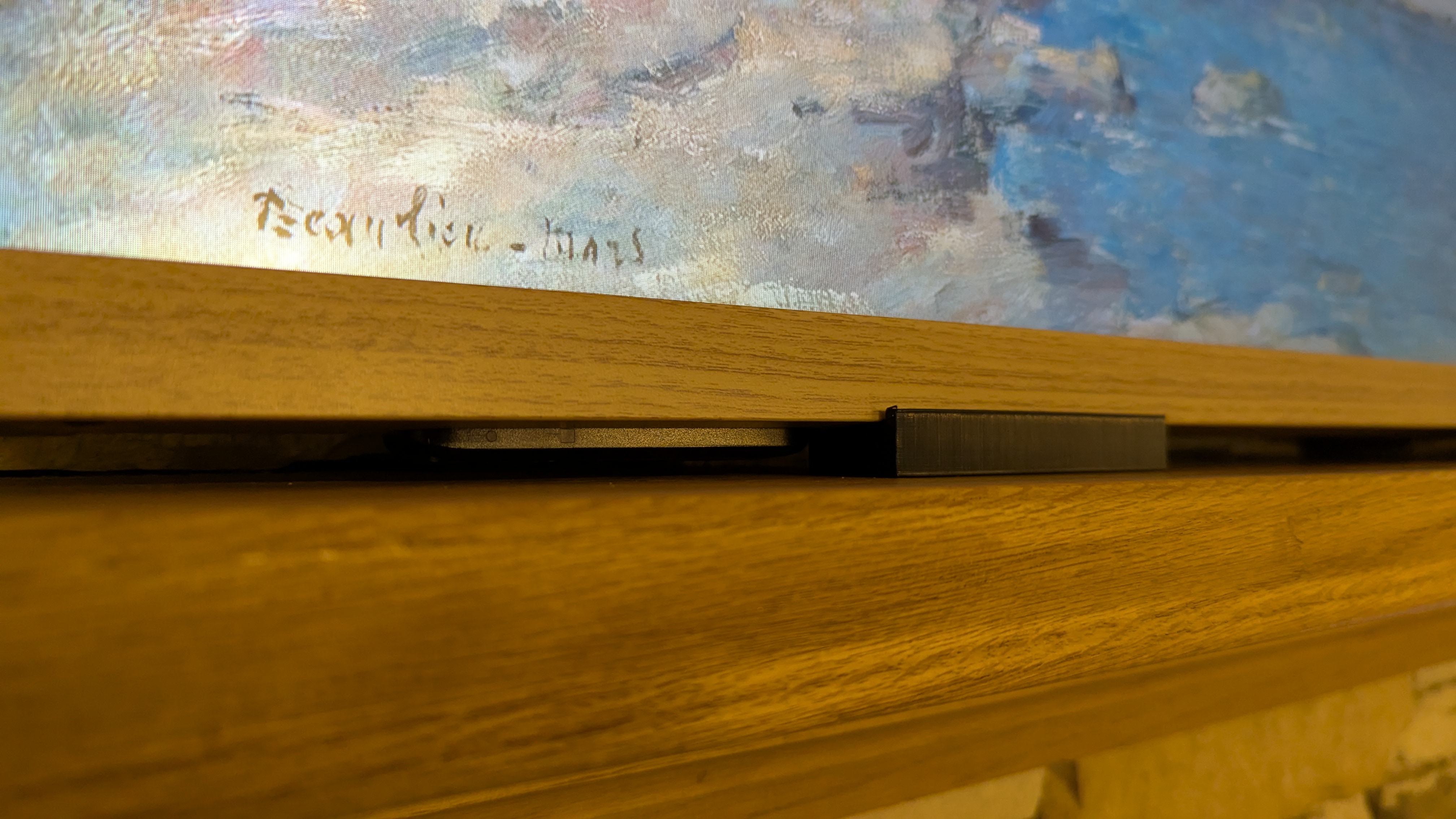 Hisense Canvas TV Mantle Mounts/Holders