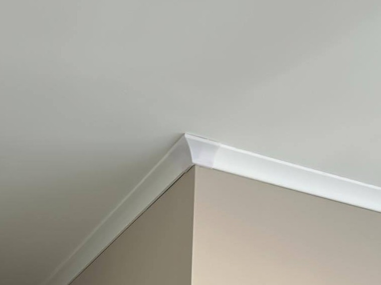 Ceiling strip/molding corners