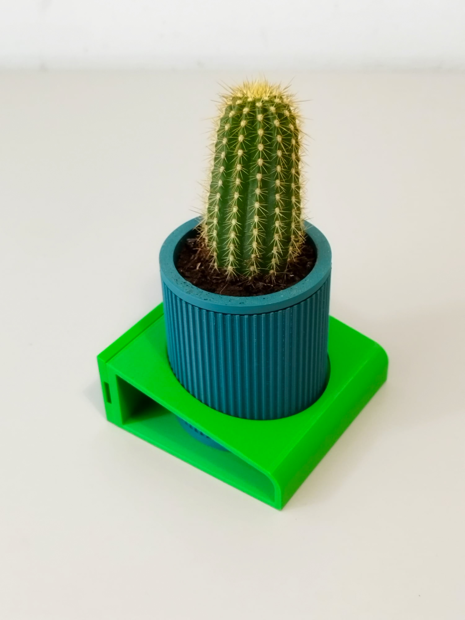 Wall mount for round mini planters — thumbnail 3