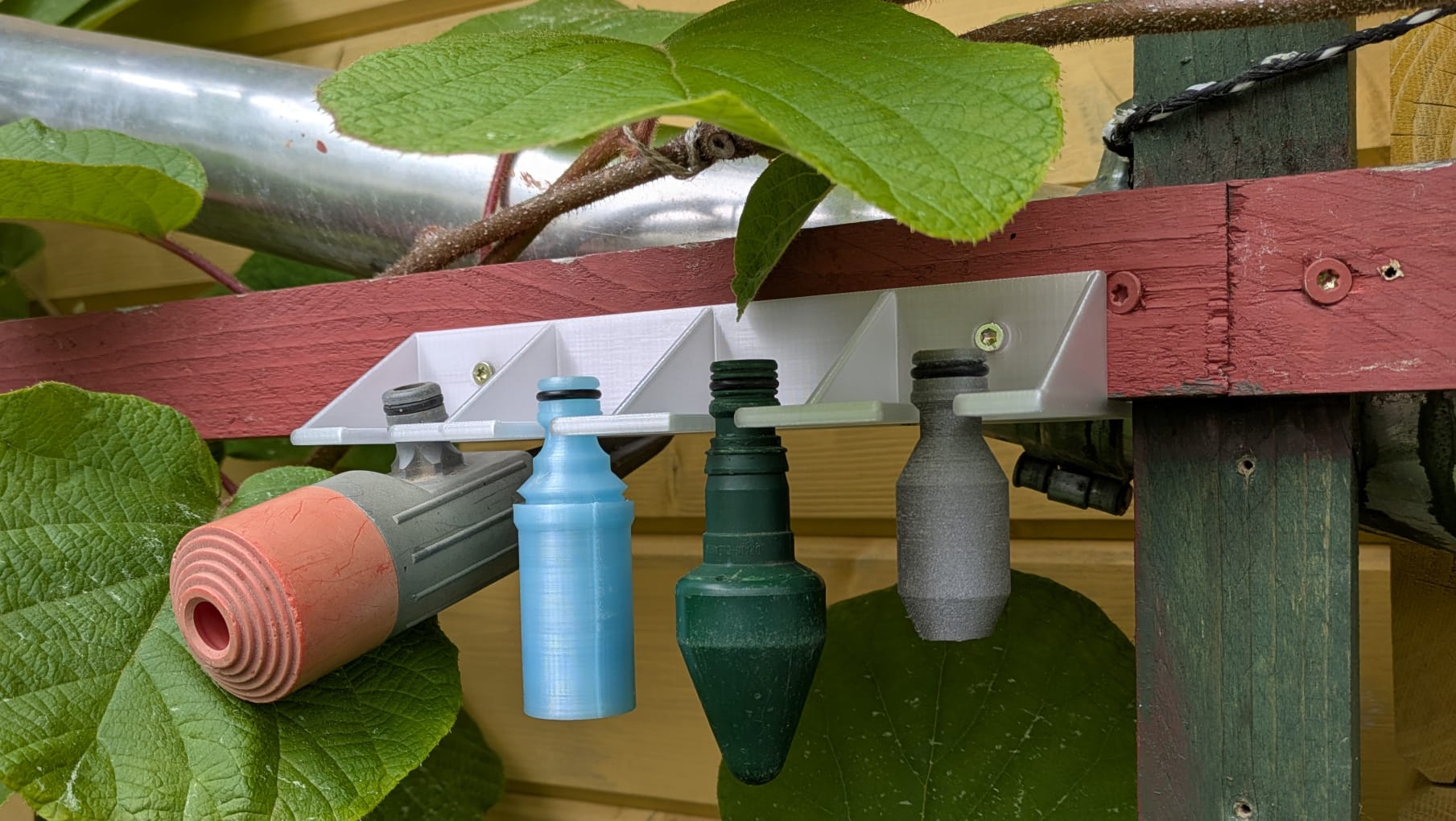 Trellis holder for Gardena accessories (Parametric SCAD)