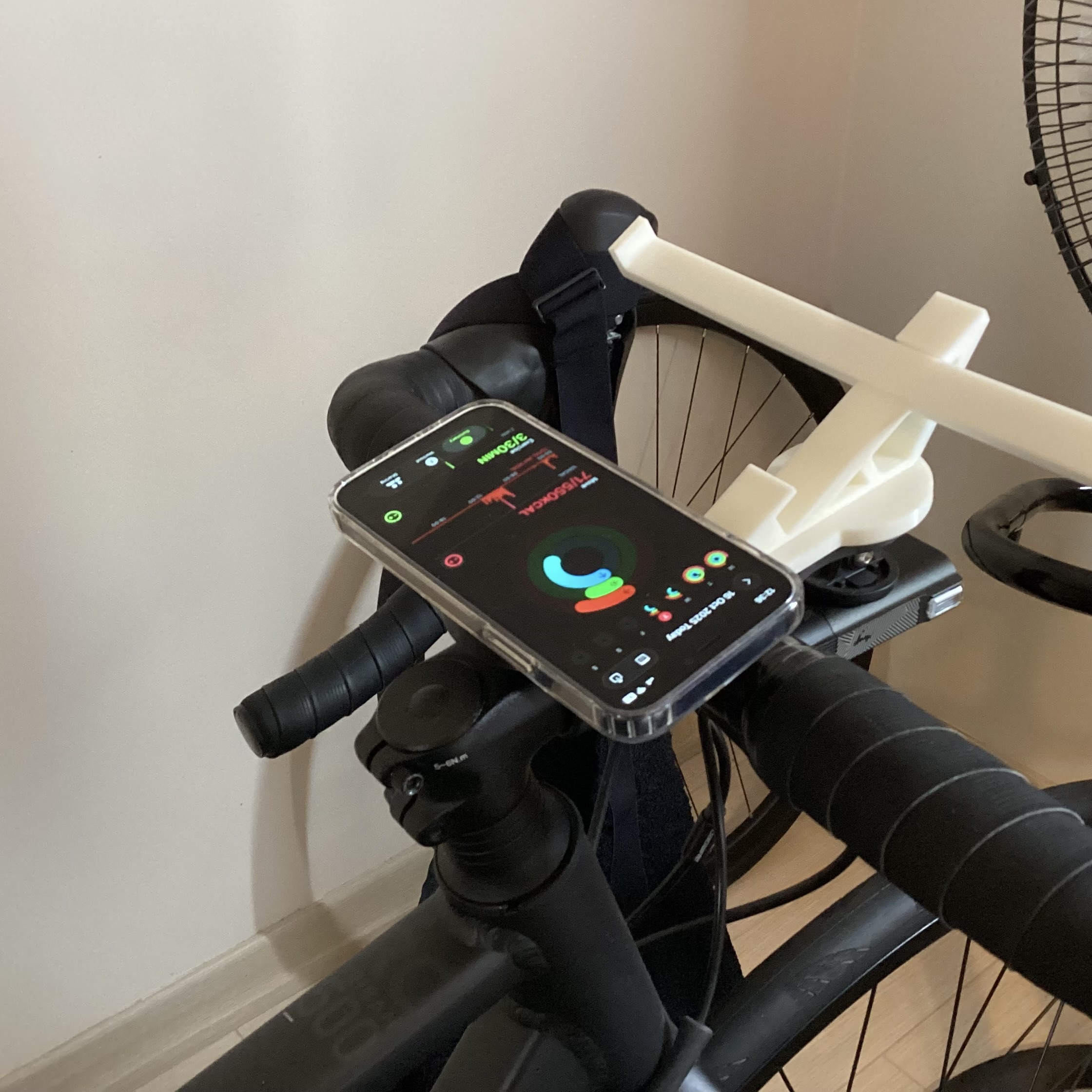 Magsafe holder with Garmin Mount