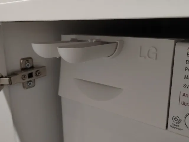 Washing machine liquids drawer front
