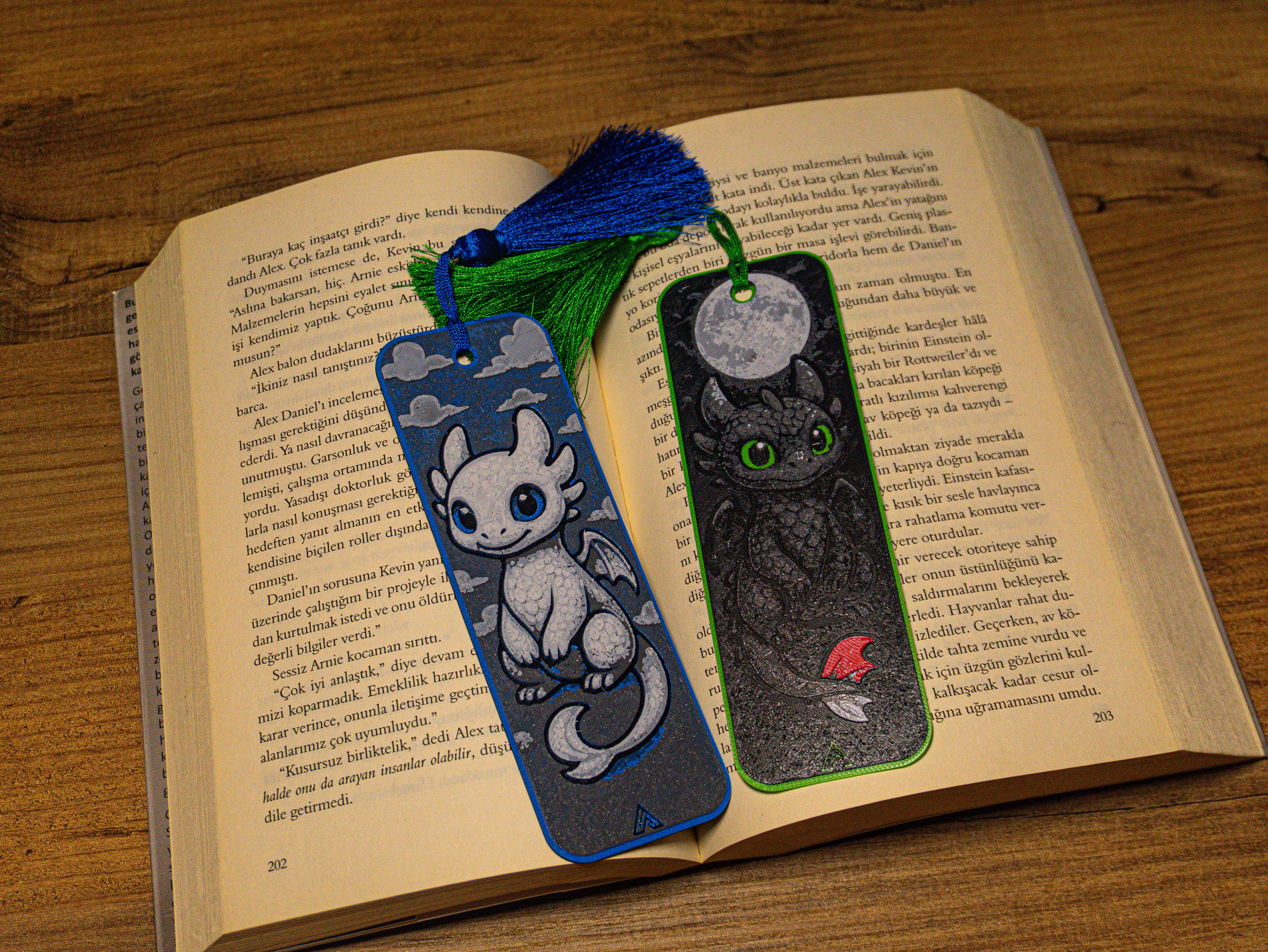 Miniatura 6 do modelo 3D Toothless Dragon - Hueforge Bookmark