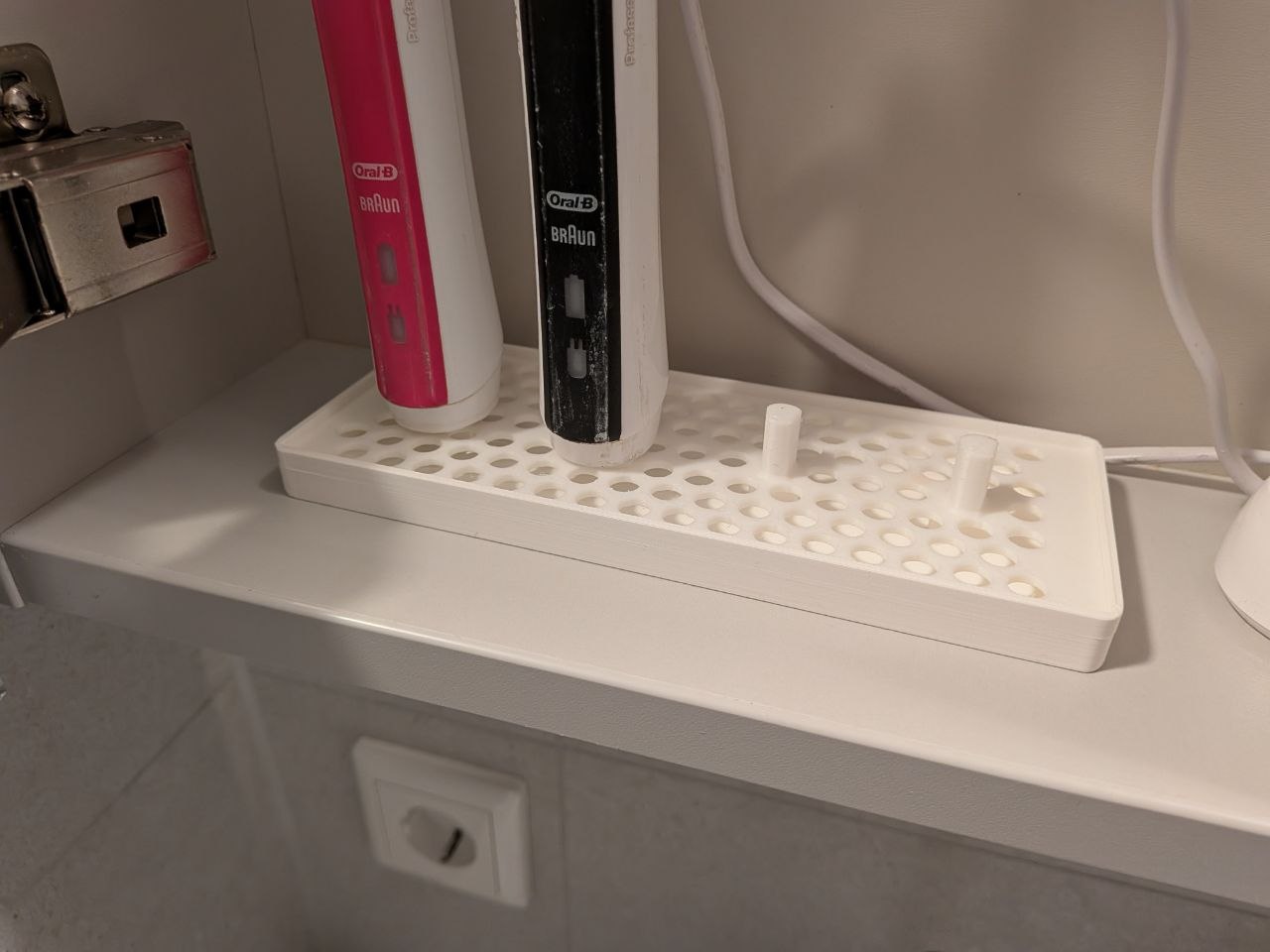 Family ORAL B toothbrush holder