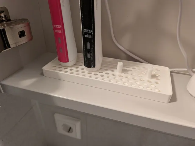 Family ORAL B toothbrush holder