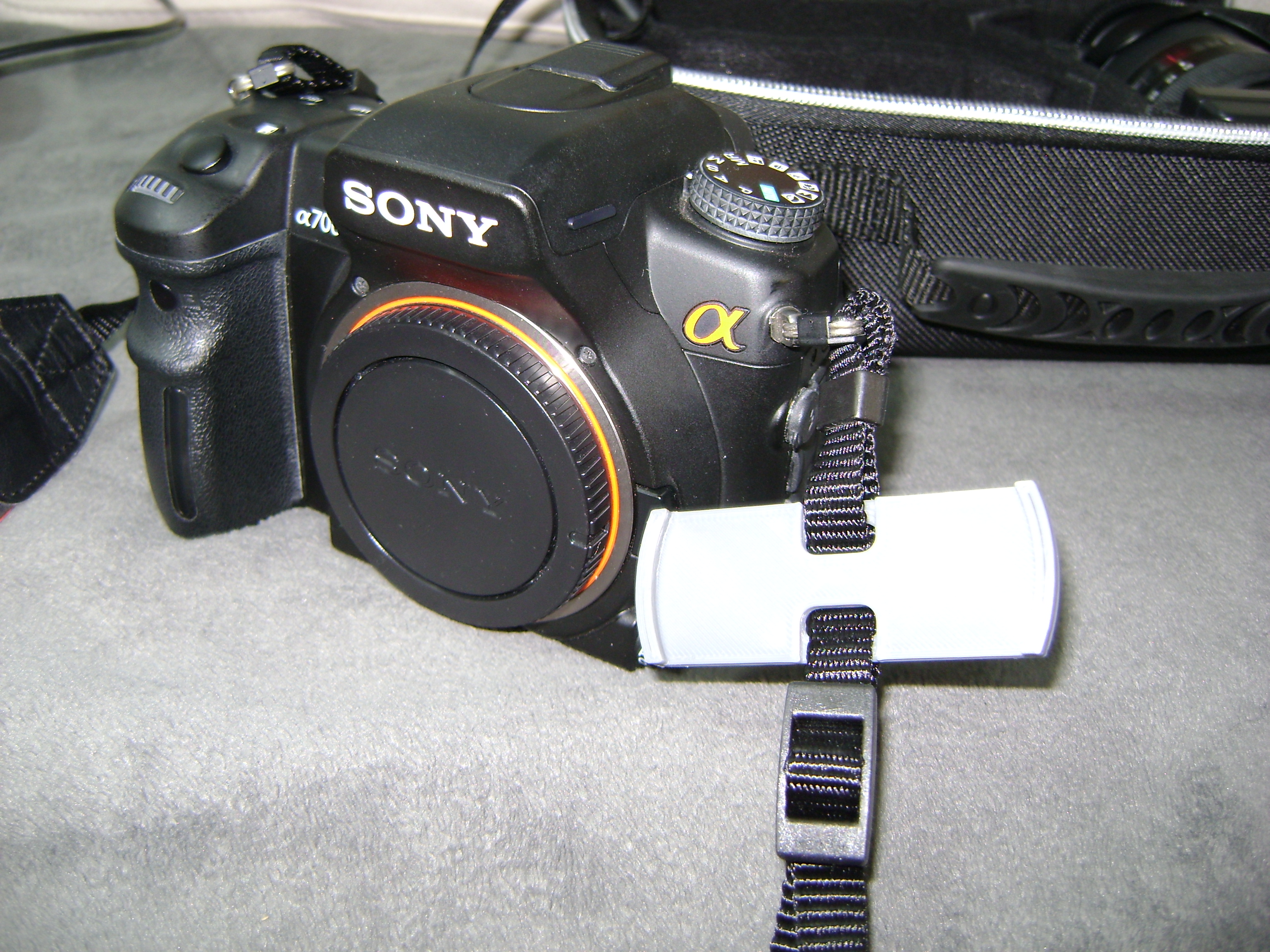 SONY 62mm lens cover clip for shoulder strap