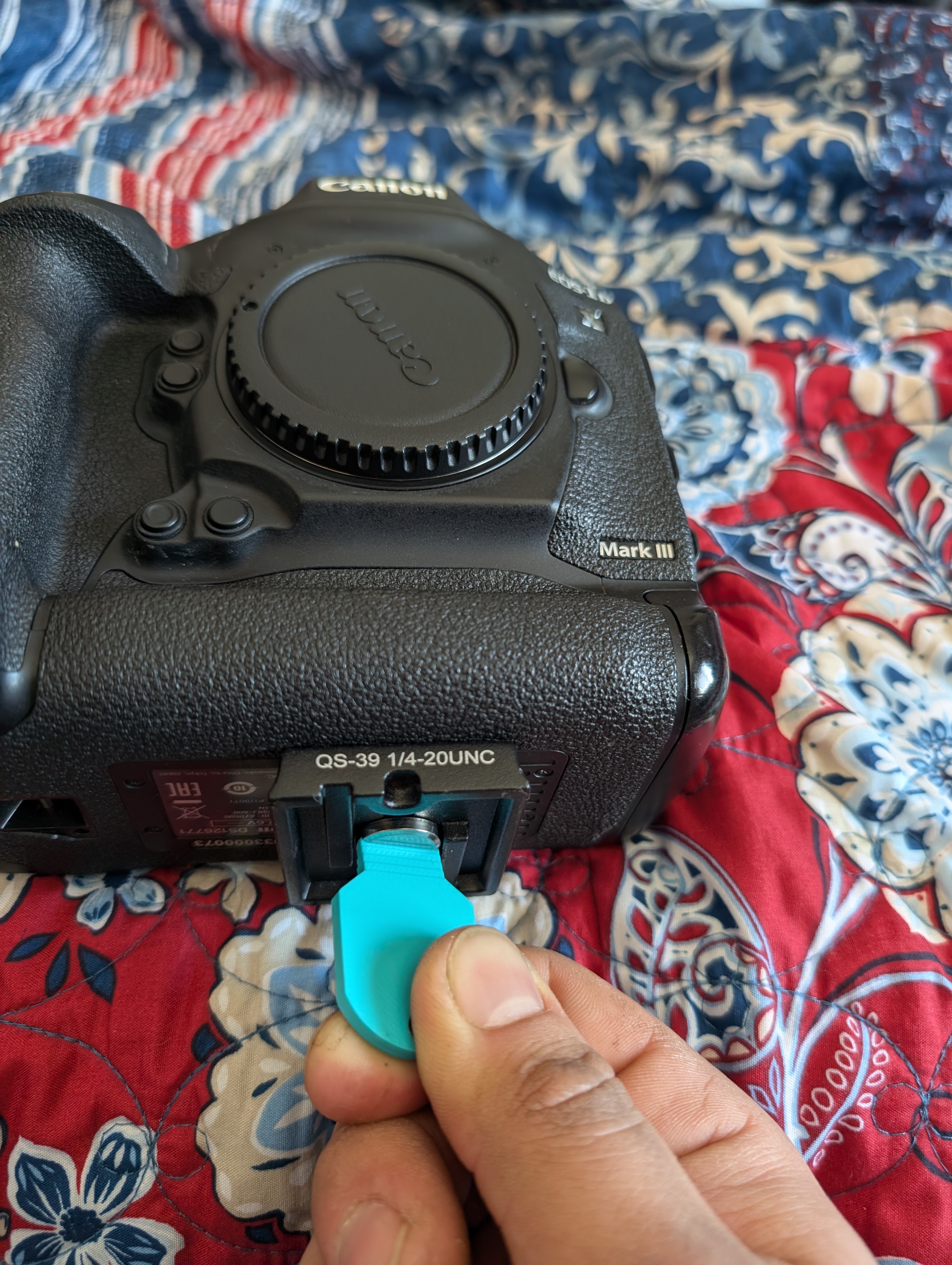 Quick release plate tightening tool