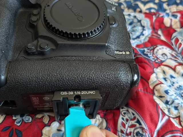 Quick release plate tightening tool