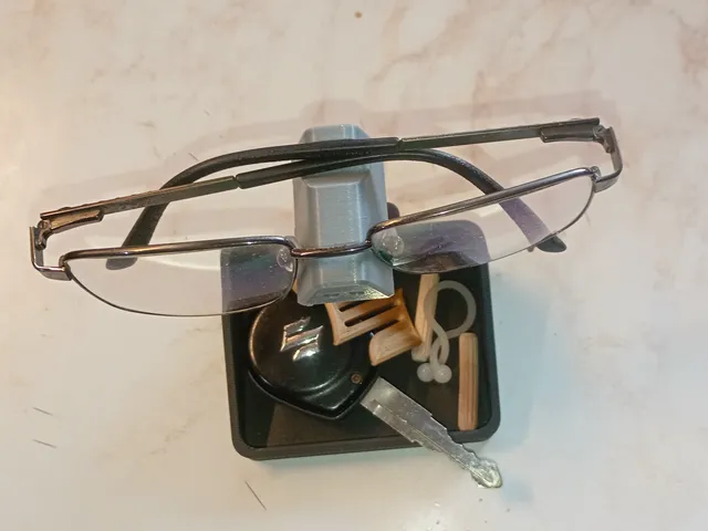 Eye glases holder