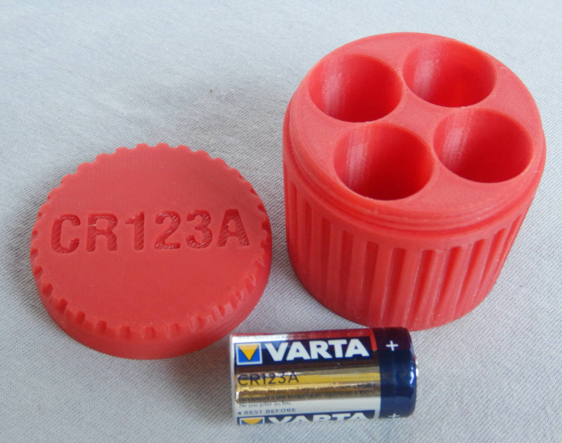 Batterie Box mit Schraubdeckel für 4 Stück CR123A Zellen; Battery box with screw cap for 4 CR123A cells