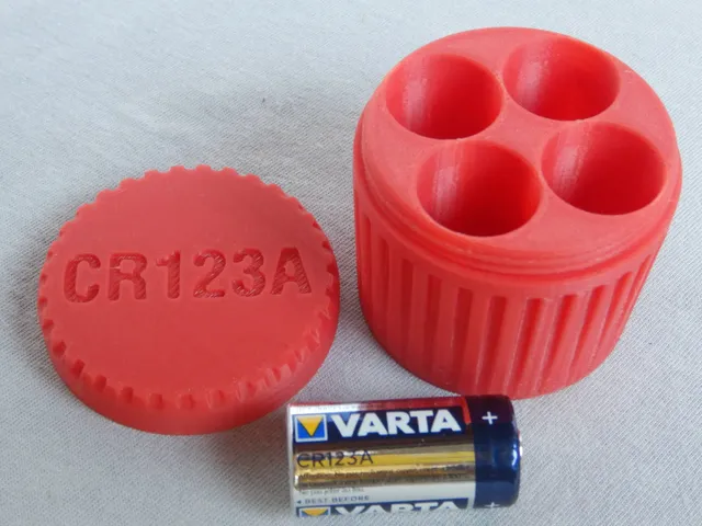 Batterie Box mit Schraubdeckel für 4 Stück CR123A Zellen; Battery box with screw cap for 4 CR123A cells