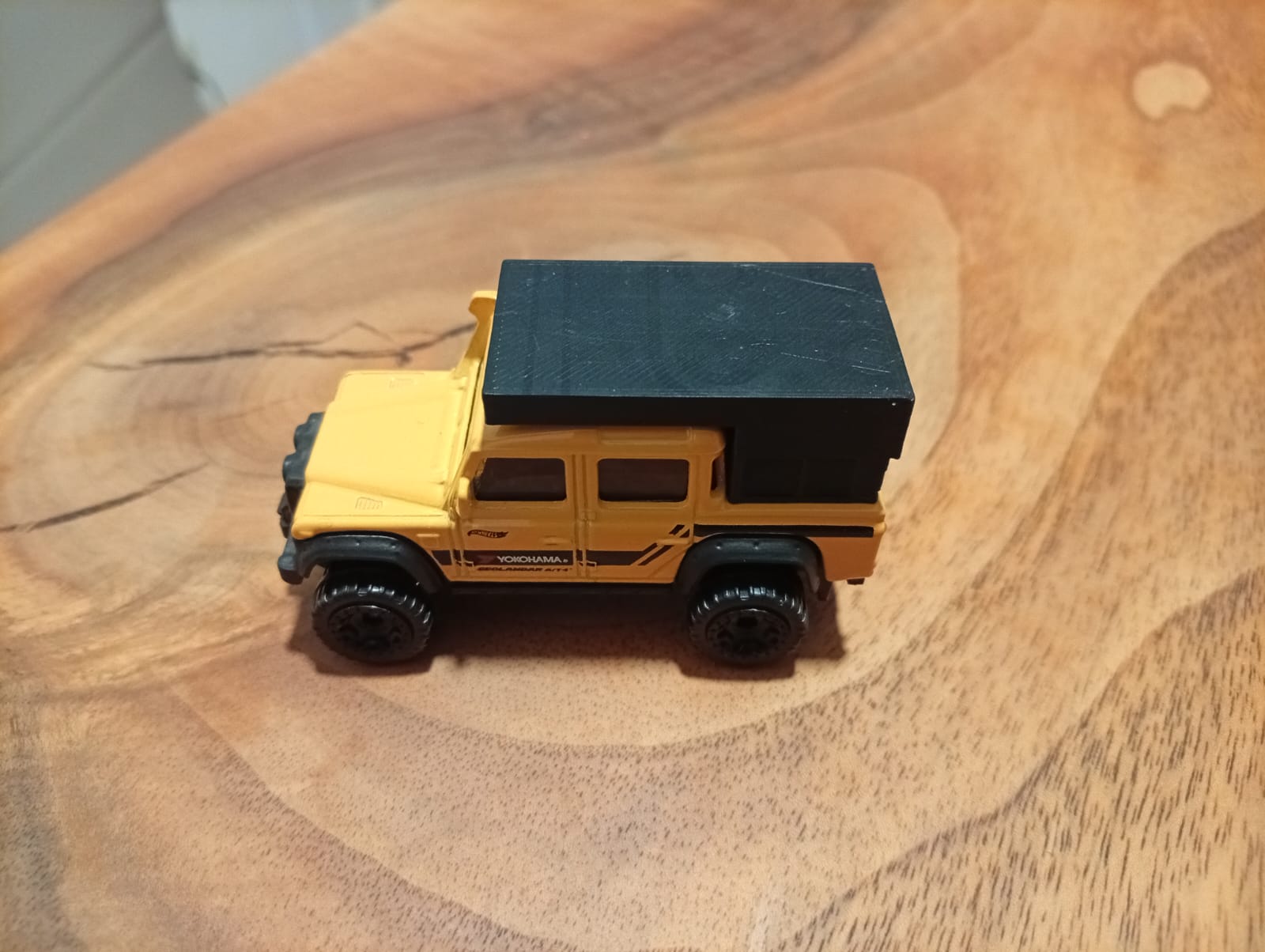 1/64 Hotwheels Land Rover Defender Expedition Cabin