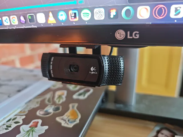Logitech C920 under screen mount