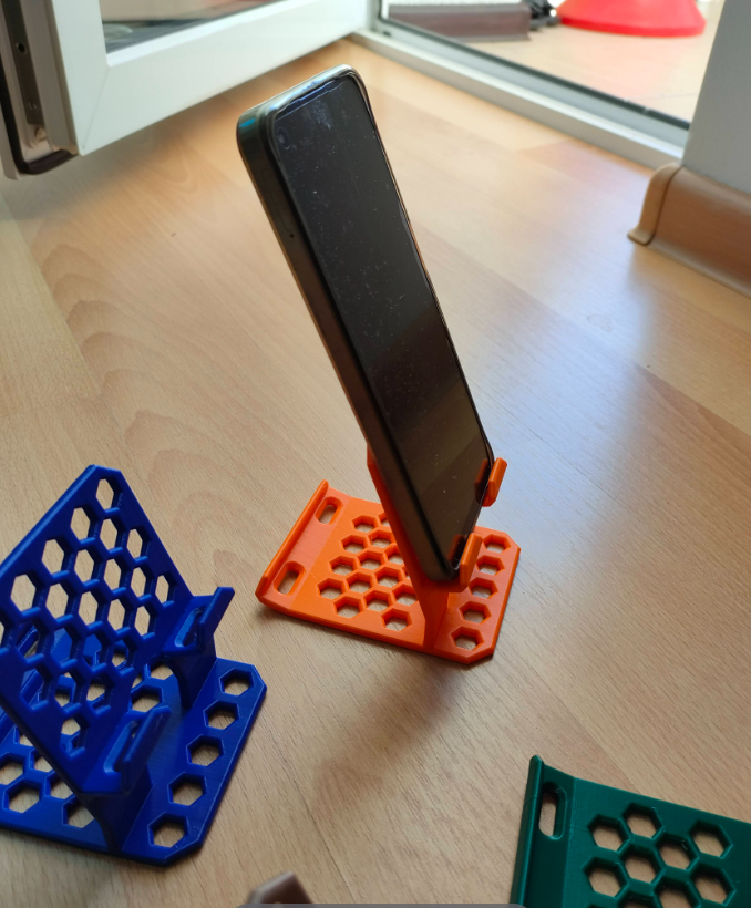 Miniatura 4 do modelo 3D Phone stand- multiple versions