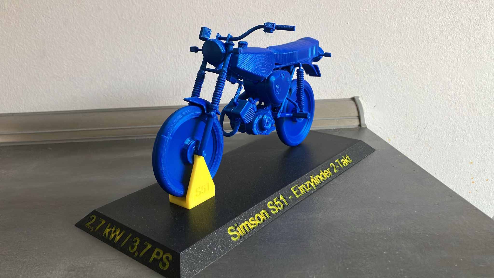Simson S51 – Display Podest und Typenschild