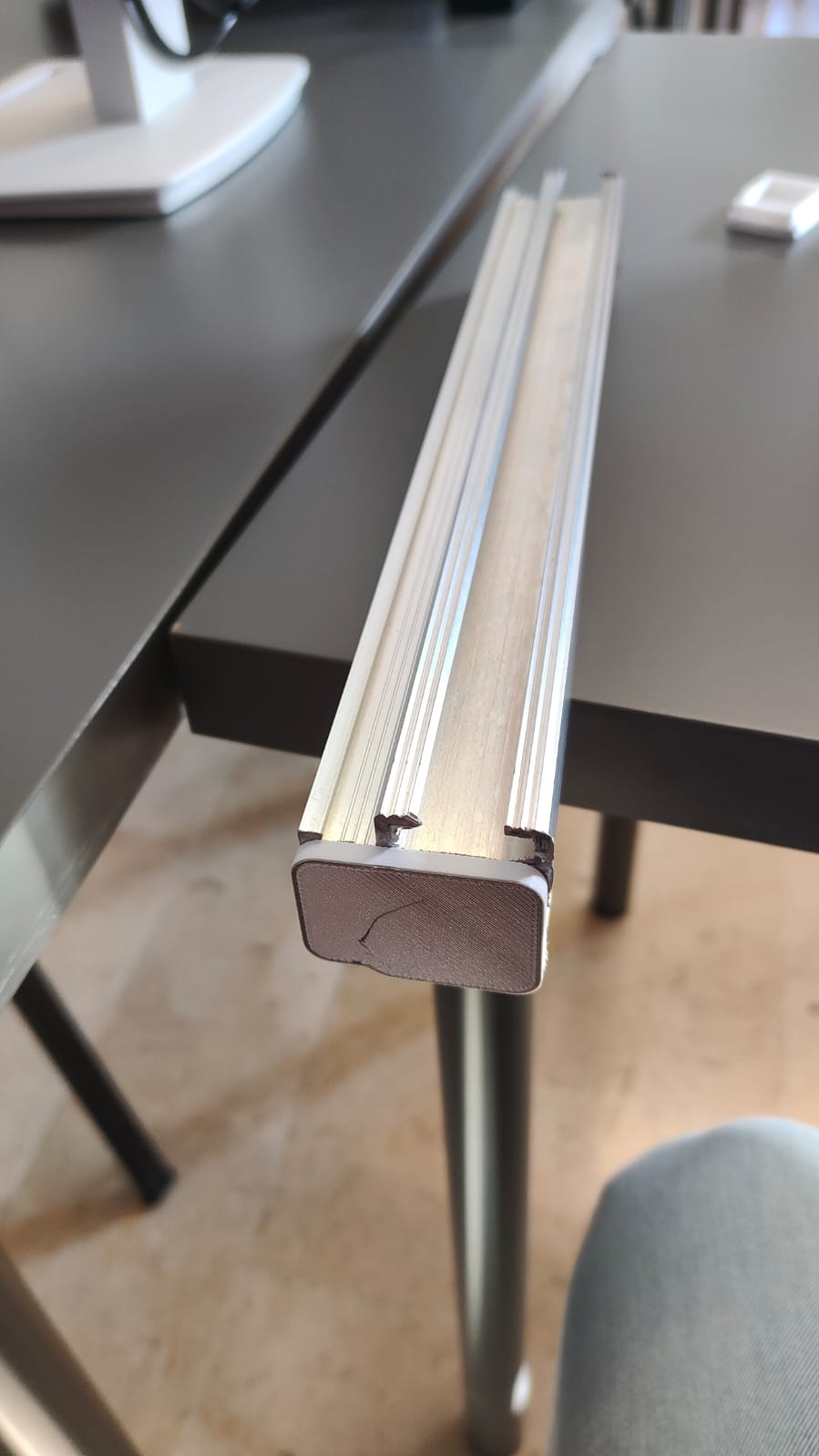 Coperchio per profilato barra porta pannelli solari