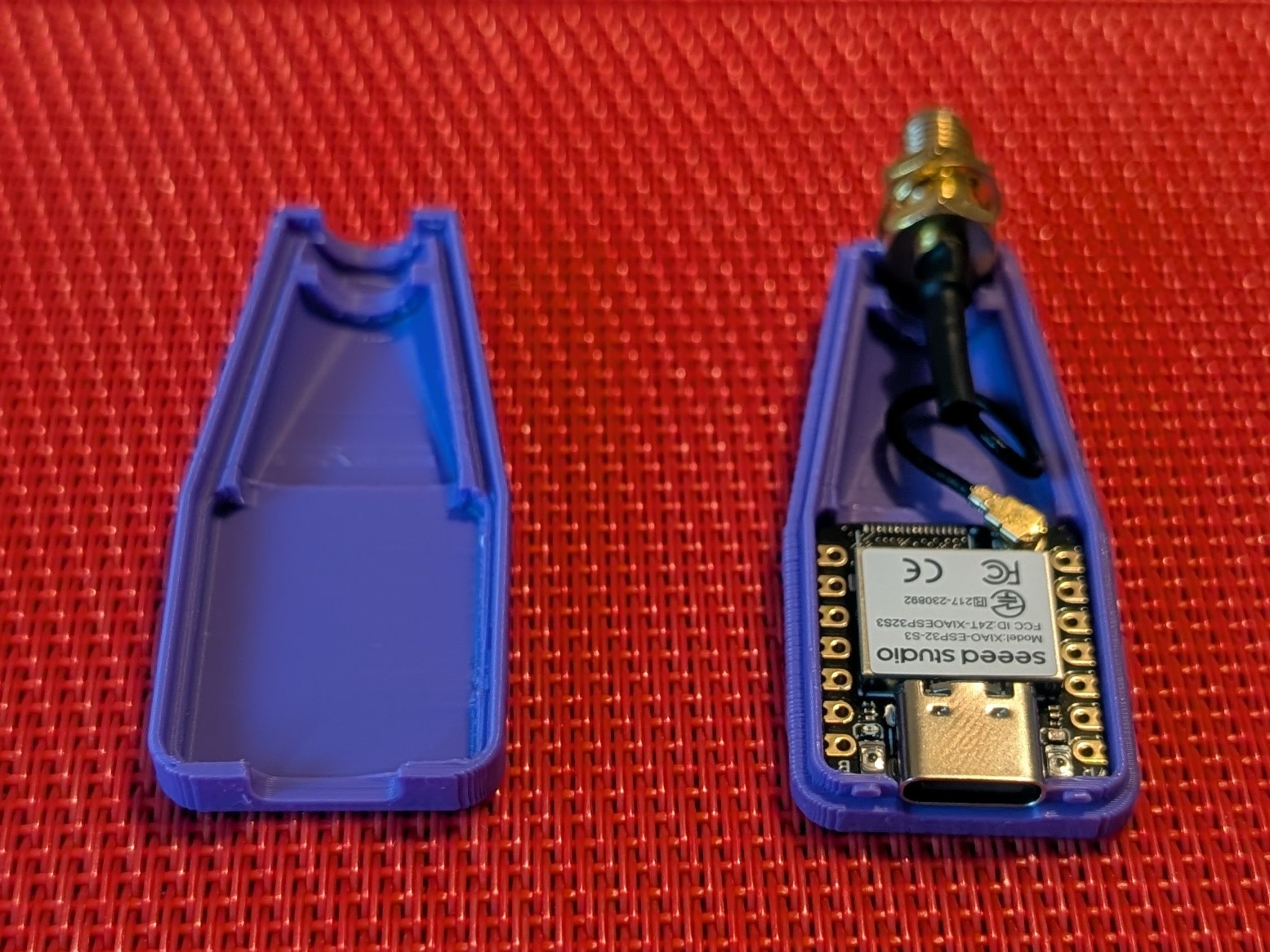 XIAO ESP32 SMA antenna case